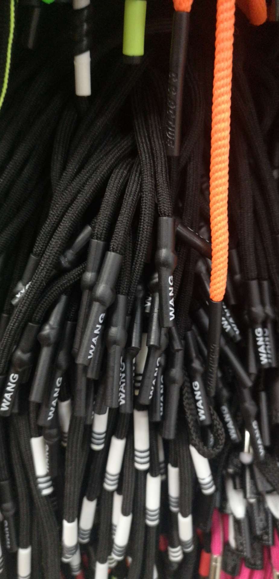 腰绳黑塑料头    腰绳黑塑 料头  