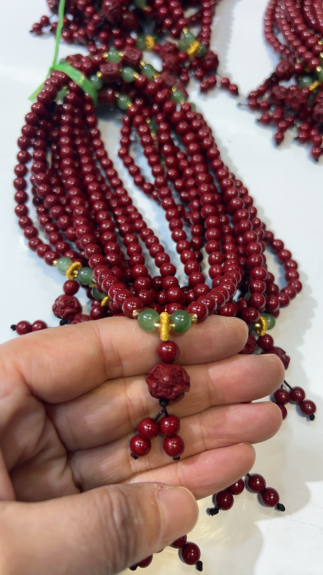 水晶手链闪耀光泽 手串饰品 精致水晶手串 玲珑剔透时尚首饰产品图