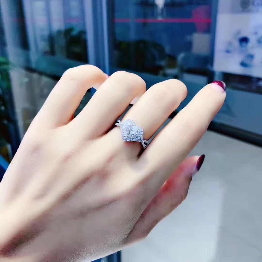 经营。铜材料戒指，微镶锆石戒指，高档戒指