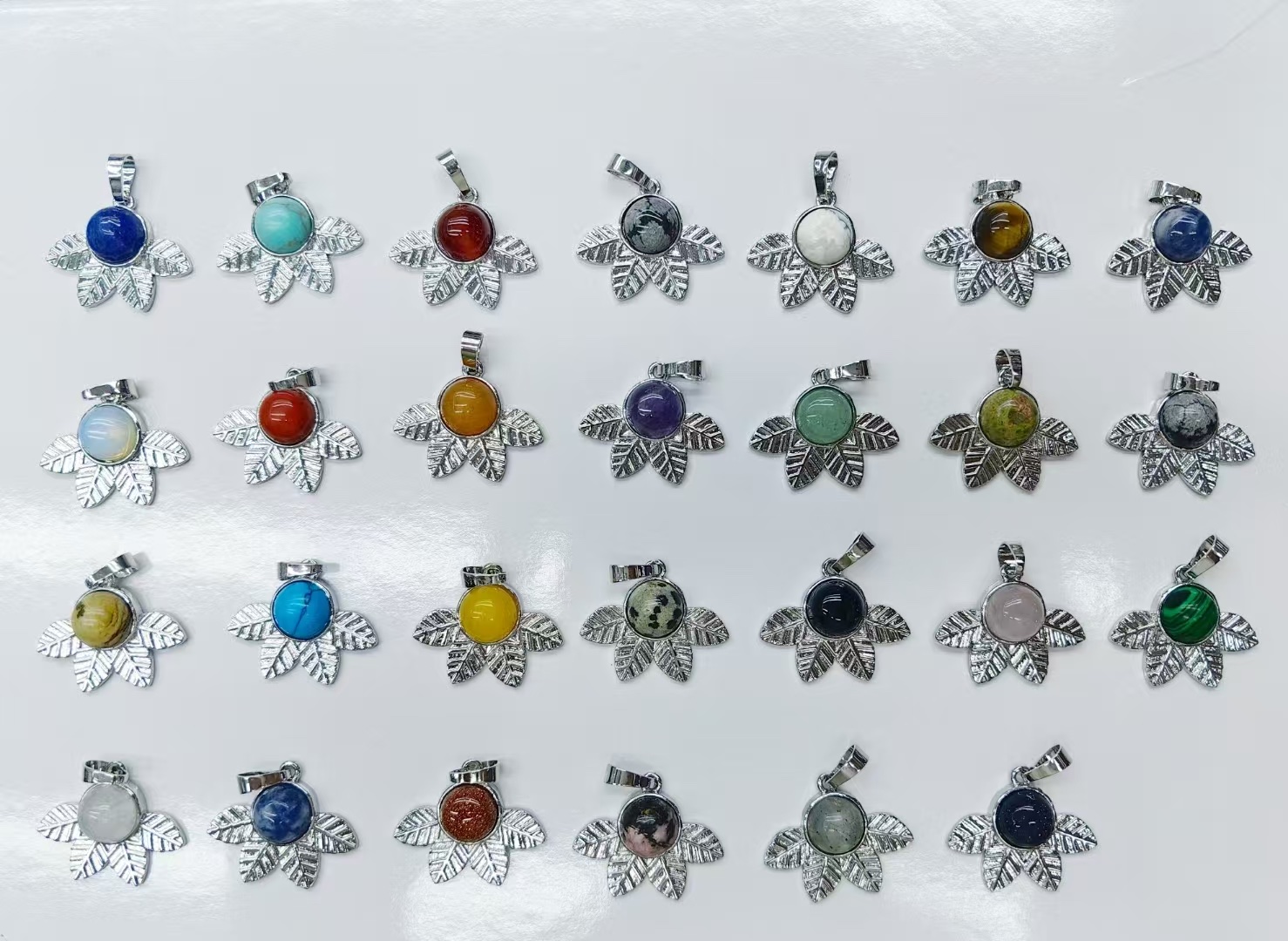 Alloy cross pendant, gold inlaid with jade pendant, exquisite and elegant jewelry, fashionable and trendy accessory