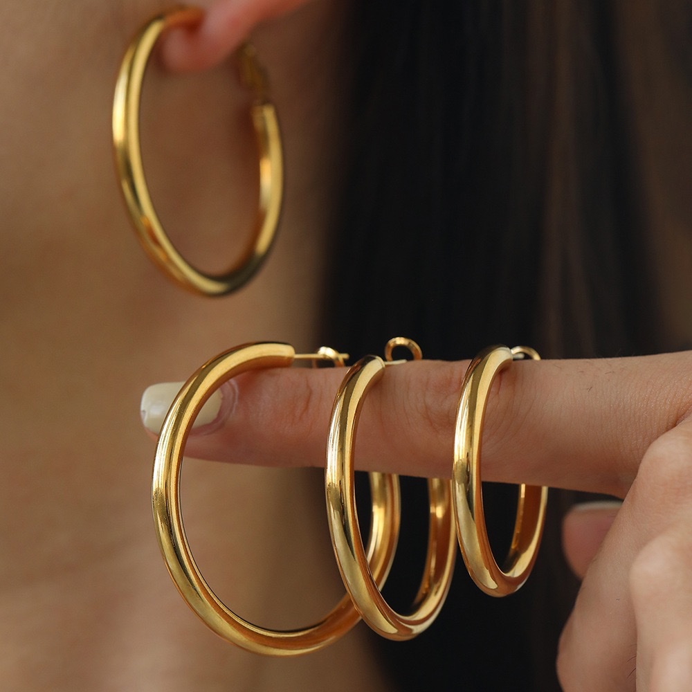 Korean Internet celebrity large earrings, stainless steel fashionable and cold style Instagram simple earrings, women's grand circle earrings