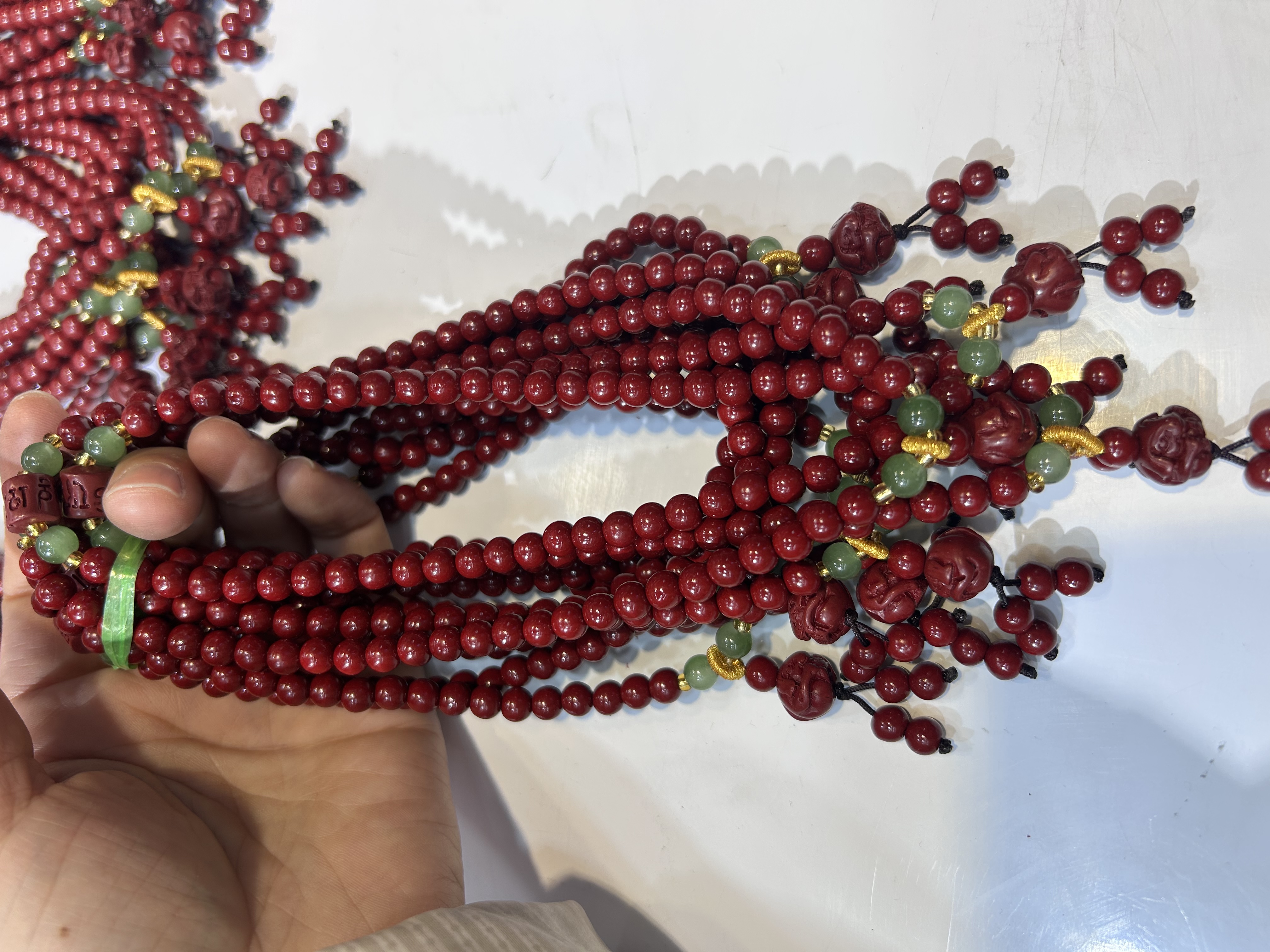 水晶手链闪耀光泽 手串饰品 精致水晶手串 玲珑剔透时尚首饰