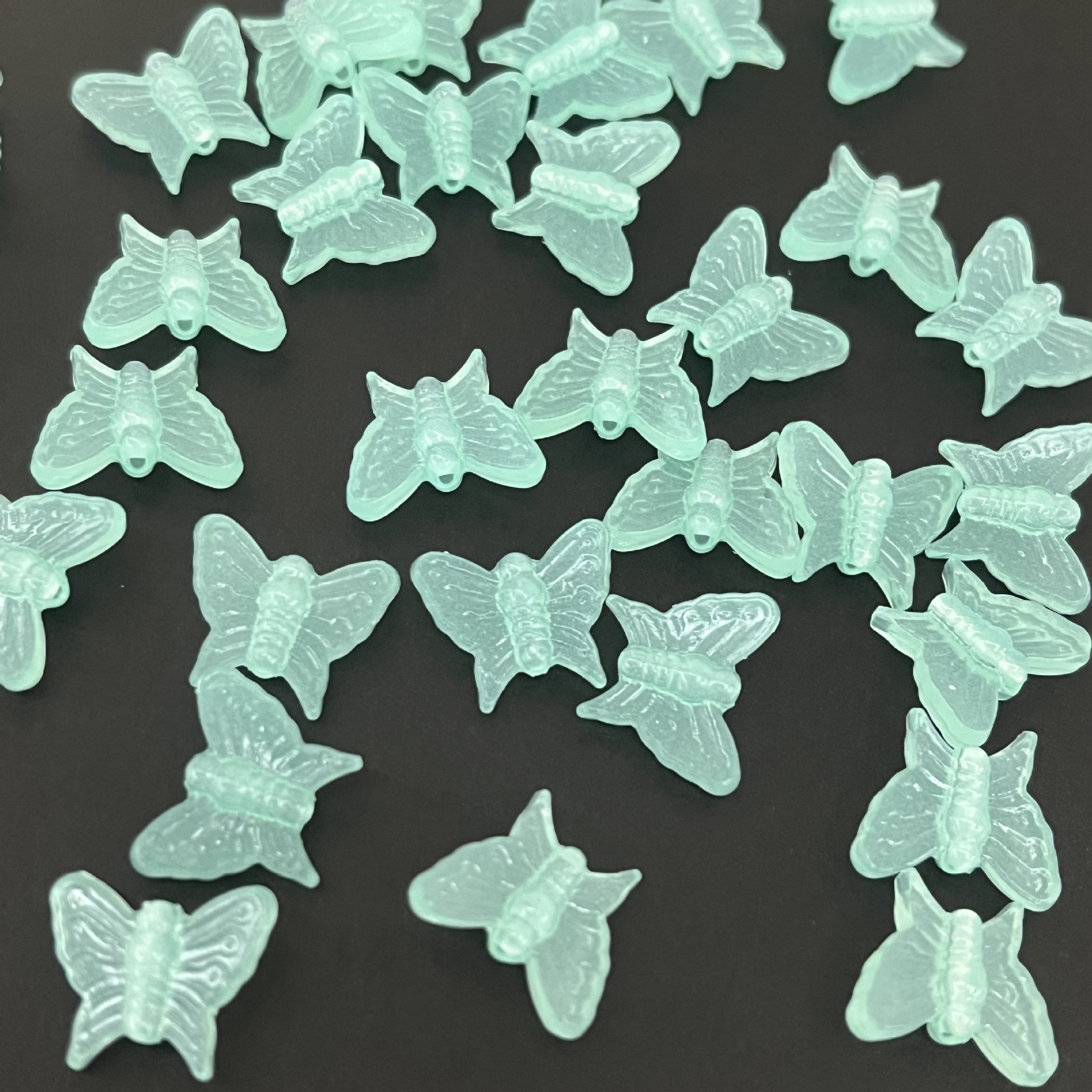 Acrylic luminous little butterfly accessories, headwear, hair strings, diy children's handcrafted beaded ornaments, wholesale of loose beaded materials