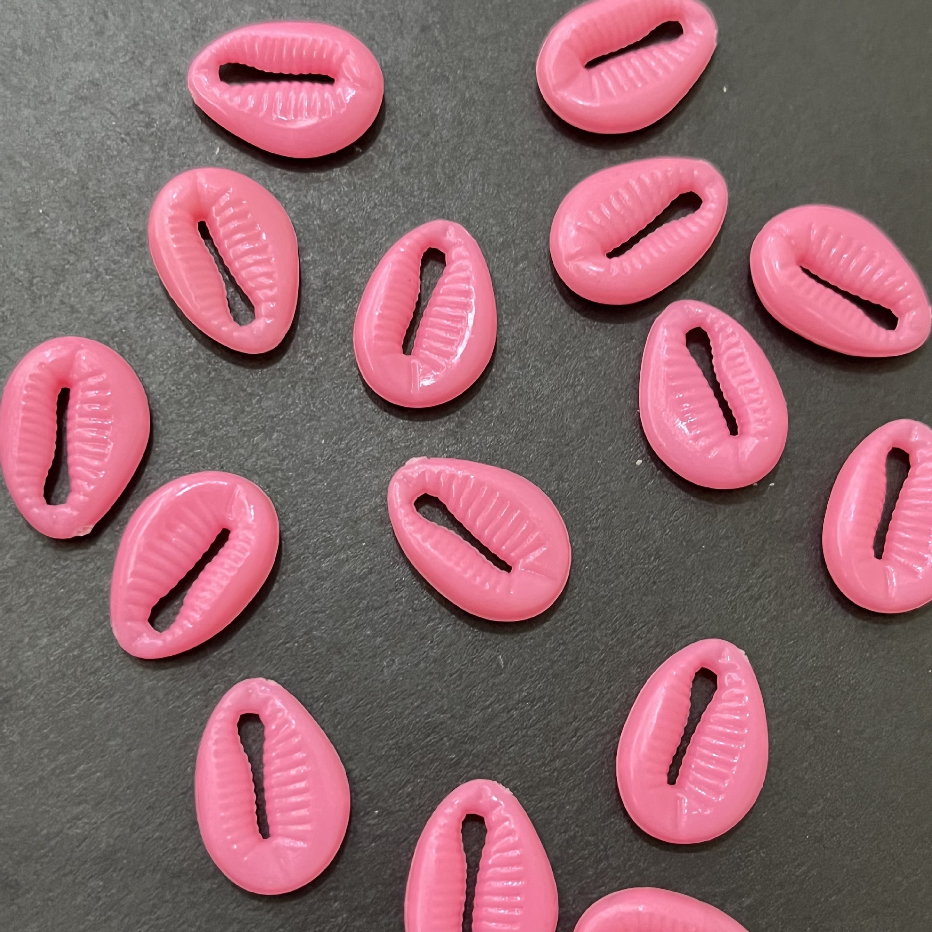 DIY jewelry and necklace manufacturer with beige shell perforated plastic beads Application Scenario