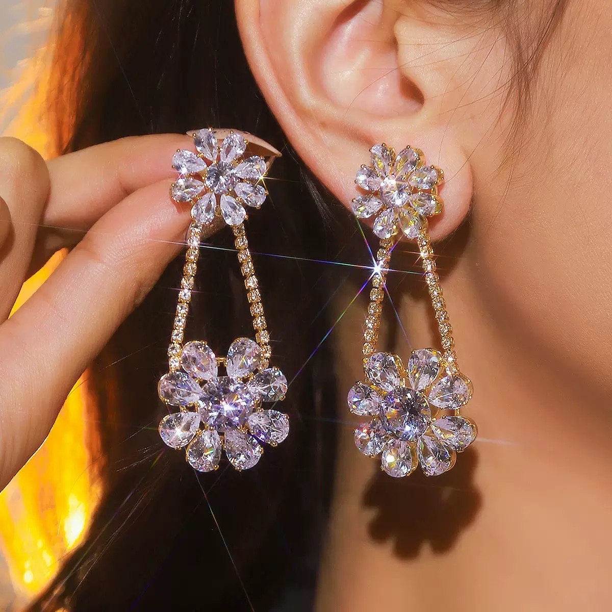 Fashionable and versatile geometric hollowed-out sparkling rhinestone earrings, high-end luxurious flower-shaped earrings and earrings for women details Picture
