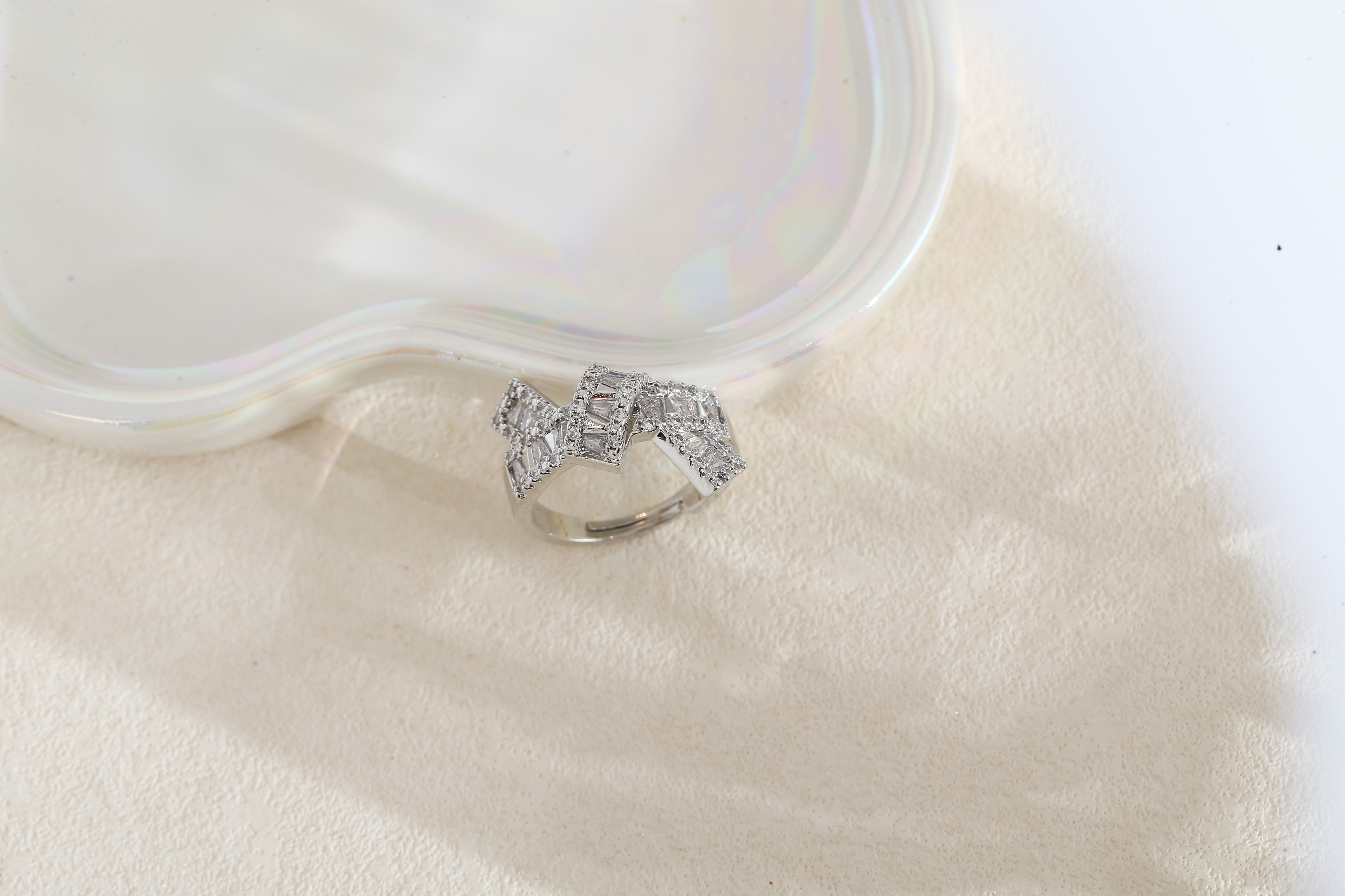 微镶锆石钛钢戒指 银色开口设计 简约时尚戒指 防过敏耐磨耐腐蚀 高级感满满戒指