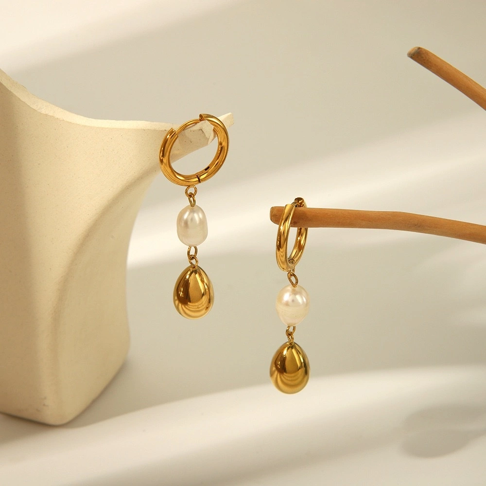 INS New light luxury niche titanium steel best-selling earrings for women, 18K gold-plated high-end stainless steel earrings from Europe and America, cross-border detail image 2