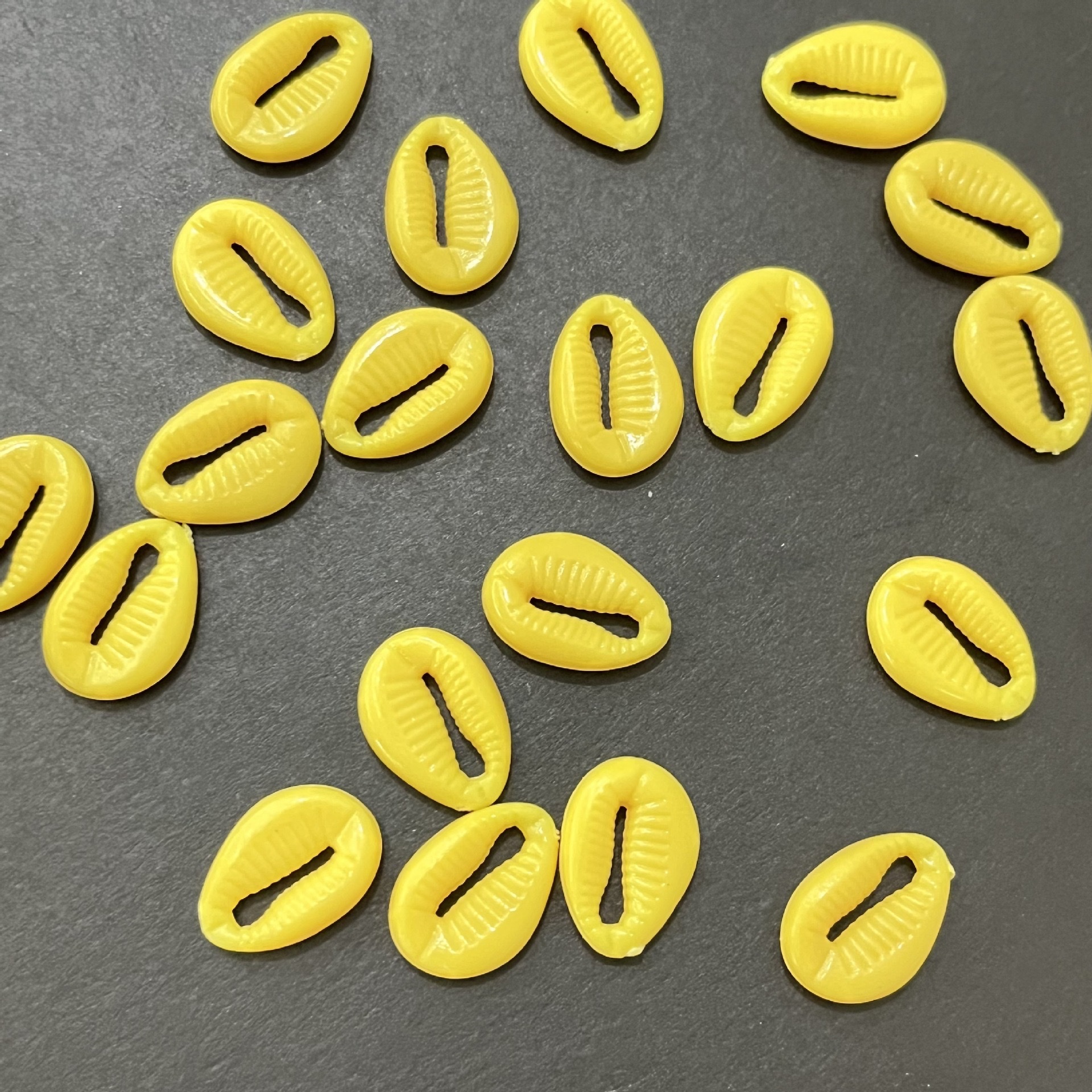 DIY jewelry and necklace manufacturer with beige shell perforated plastic beads Item Picture