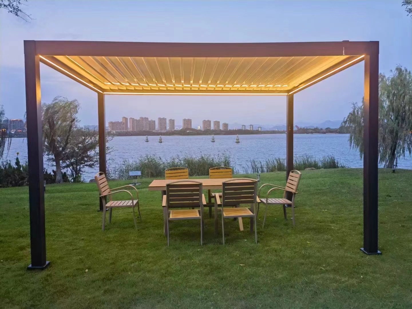 Outdoor products with lights, curtains and starry sky tents can be customized in size