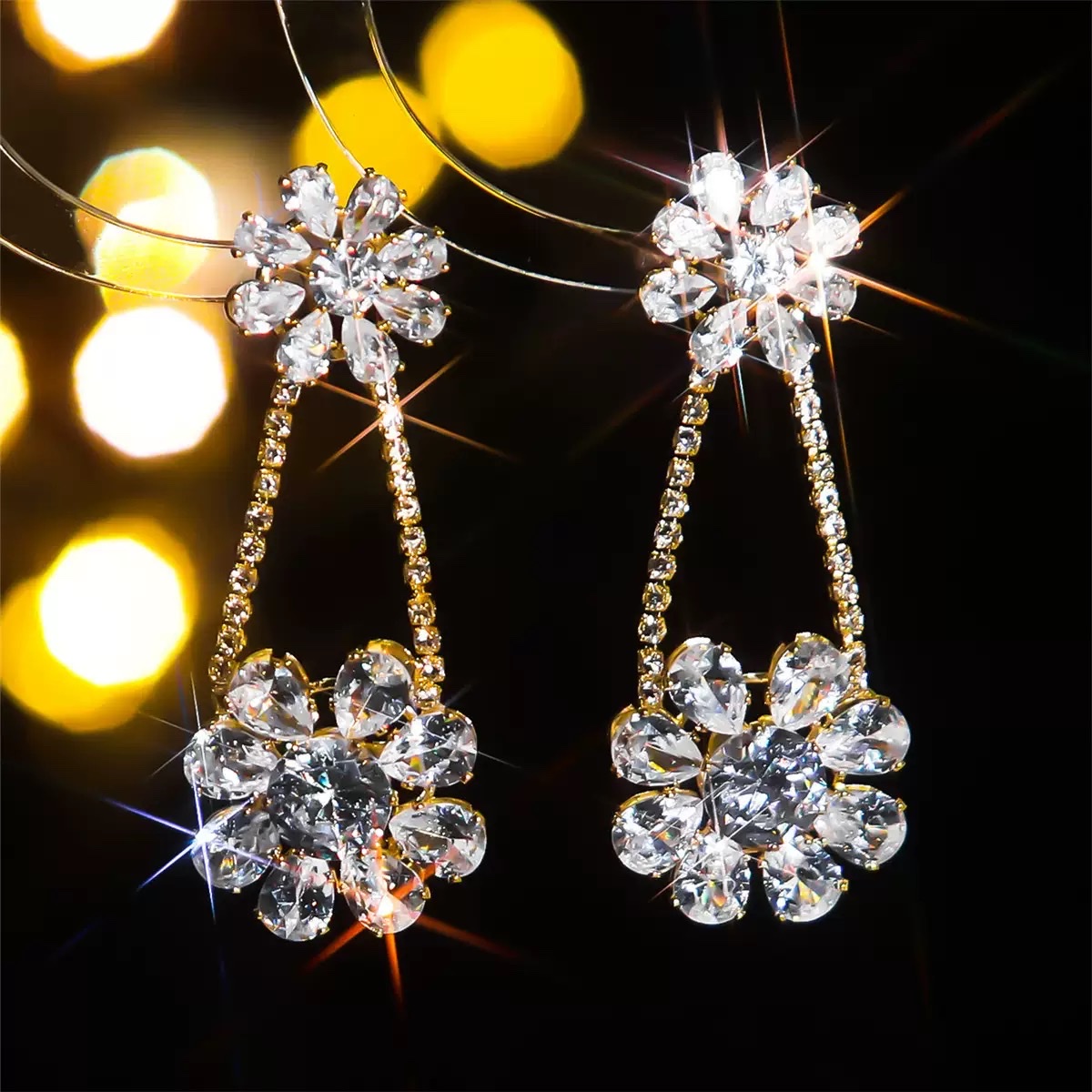 Fashionable and versatile geometric hollowed-out sparkling rhinestone earrings, high-end luxurious flower-shaped earrings and earrings for women Application Scenario
