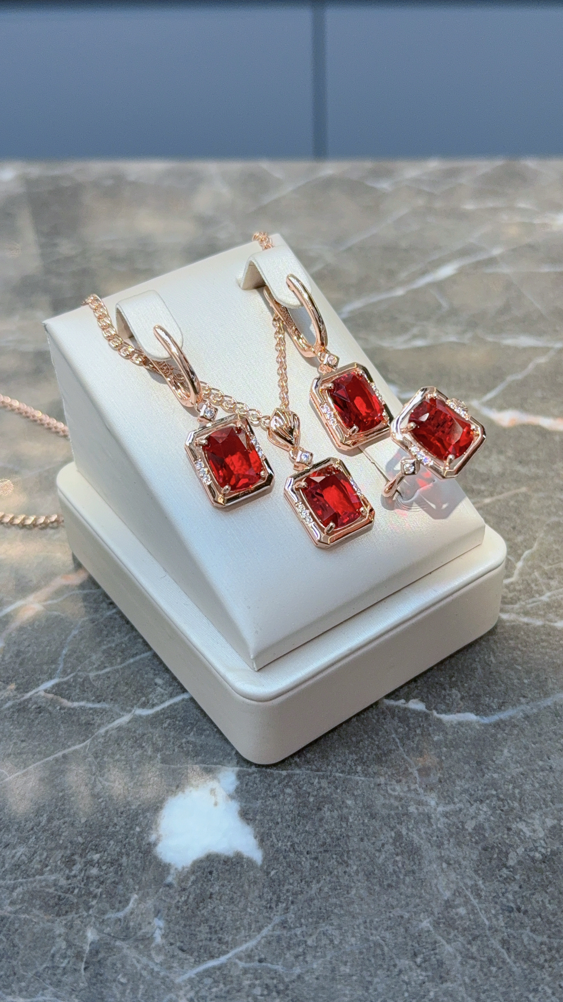 Gulkina Russian purple gold square ruby necklace earrings Ring Rose Gold patterned hollowed-out earrings accessory Women's jewelry set detail image 2