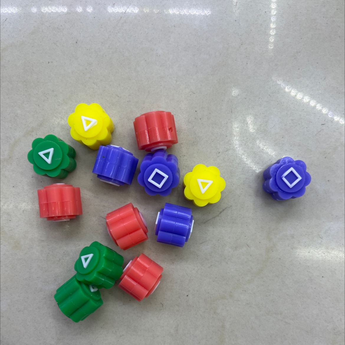 新品扔石子游戏 电视剧同款