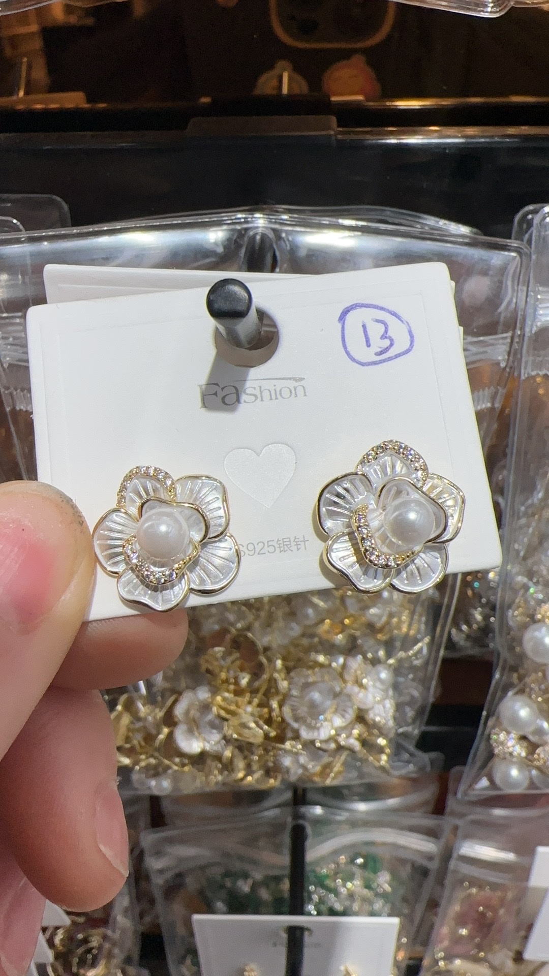 Cherry magnetic ear studs, hole-free earrings, simple, versatile, fashionable and personalized accessories, trendy