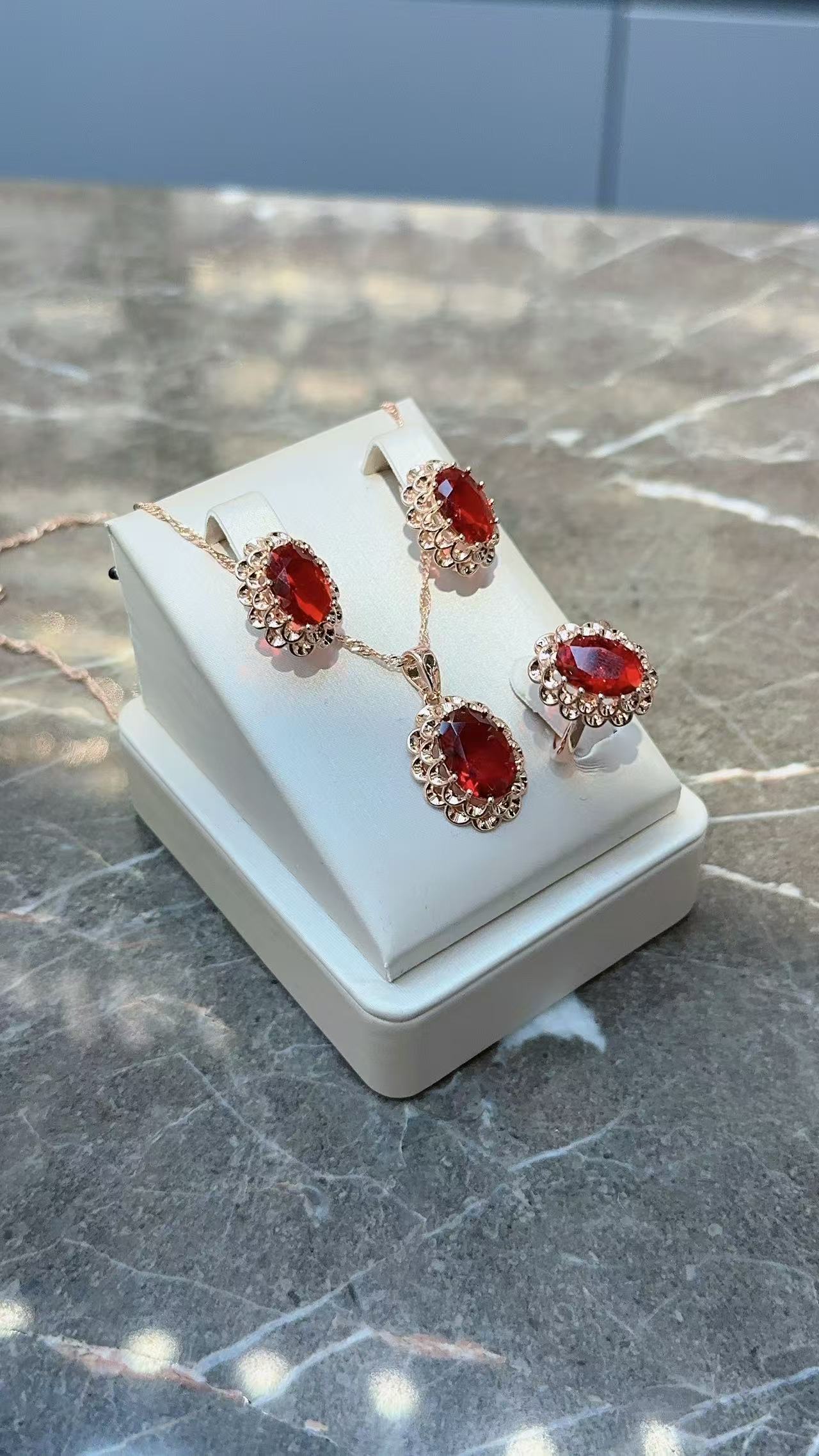 Gulkina Xinjiang Russian purple gold horse eye oval ruby earrings, rose gold patterned hollowed-out earrings, women's jewelry set, zircon bracelet details Picture