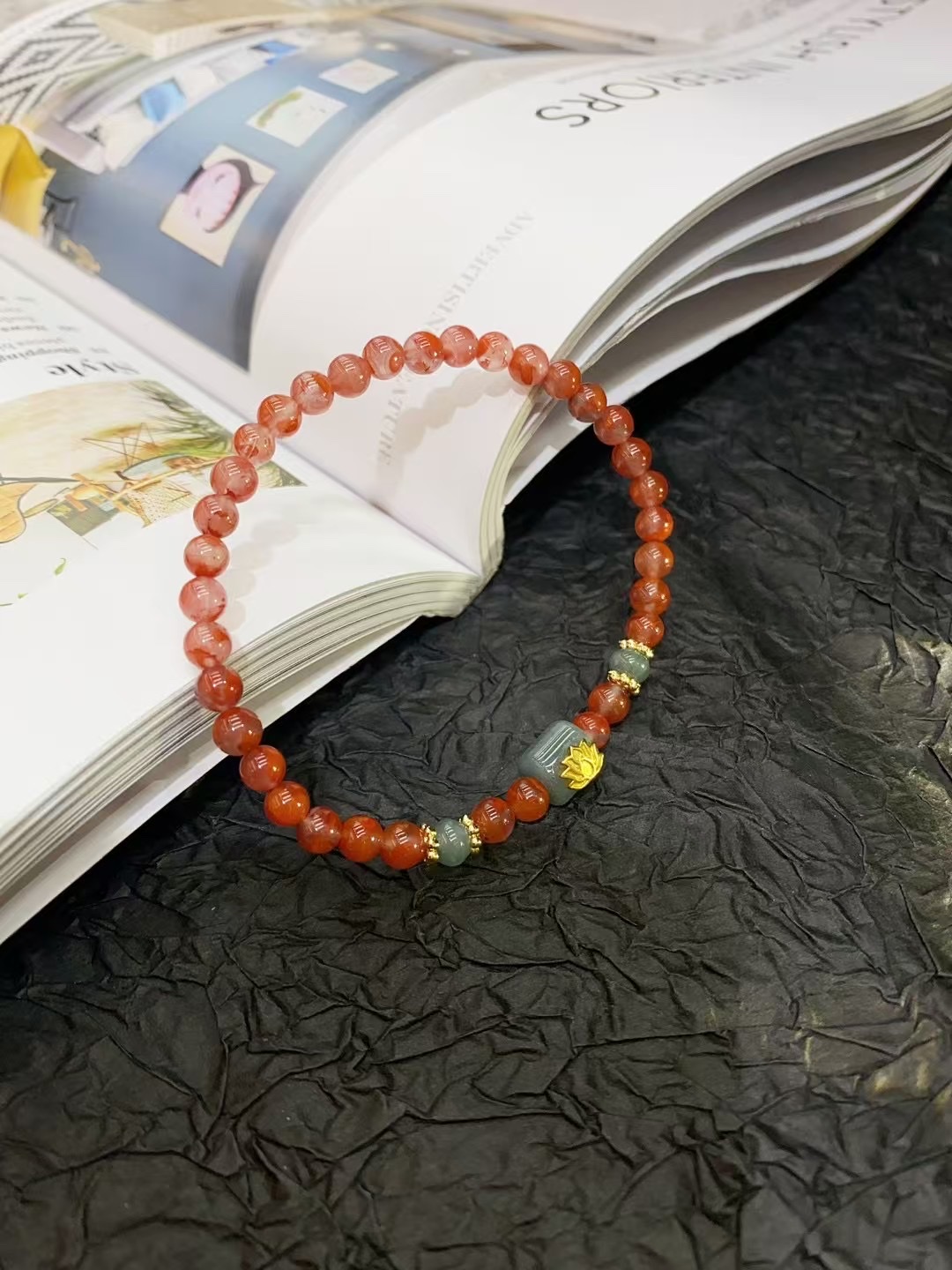        4厘天然冰飘花南红    天然蓝水翡翠镶嵌莲花工艺      手串 复古显白
半打起批