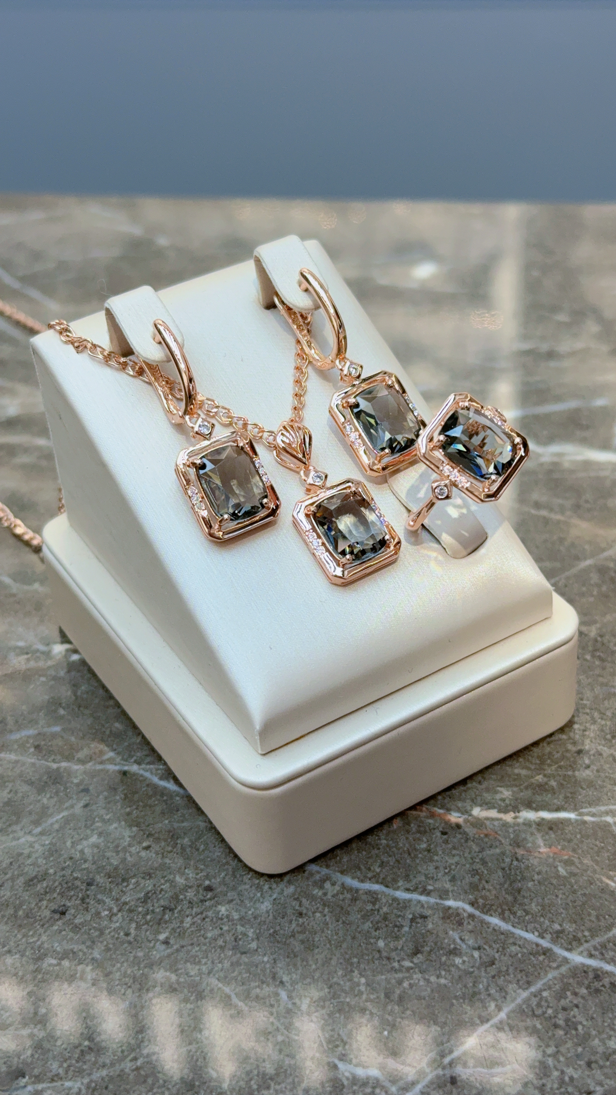 Gulkina Russian purple gold square ruby necklace earrings Ring Rose Gold patterned hollowed-out earrings accessory Women's jewelry set Specification image