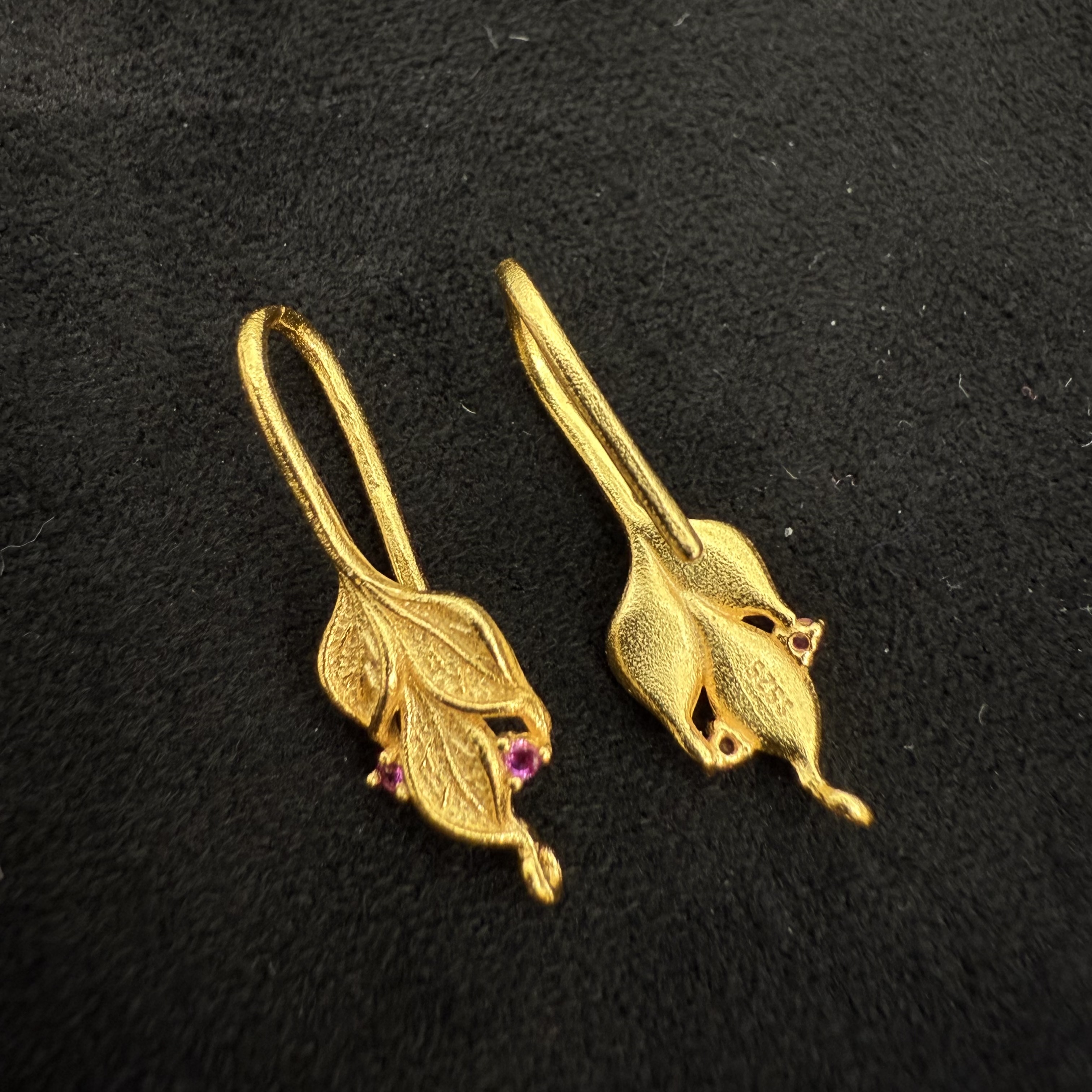 S925银红宝叶子耳环