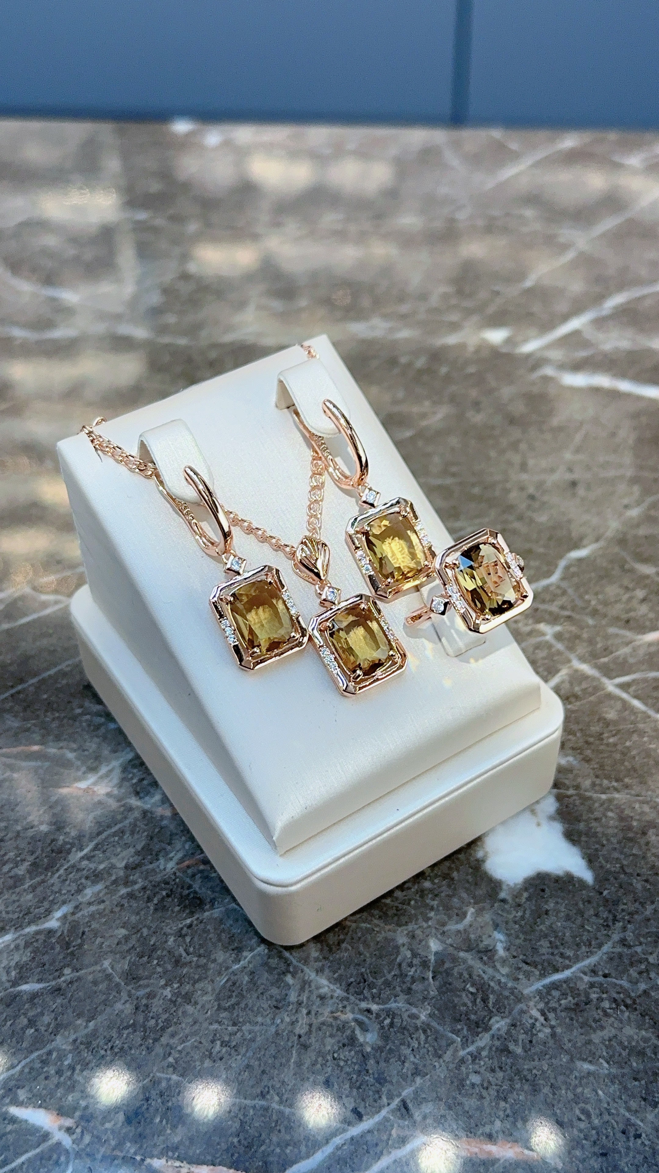 Gulkina Russian purple gold square ruby necklace earrings Ring Rose Gold patterned hollowed-out earrings accessory Women's jewelry set detail image 3