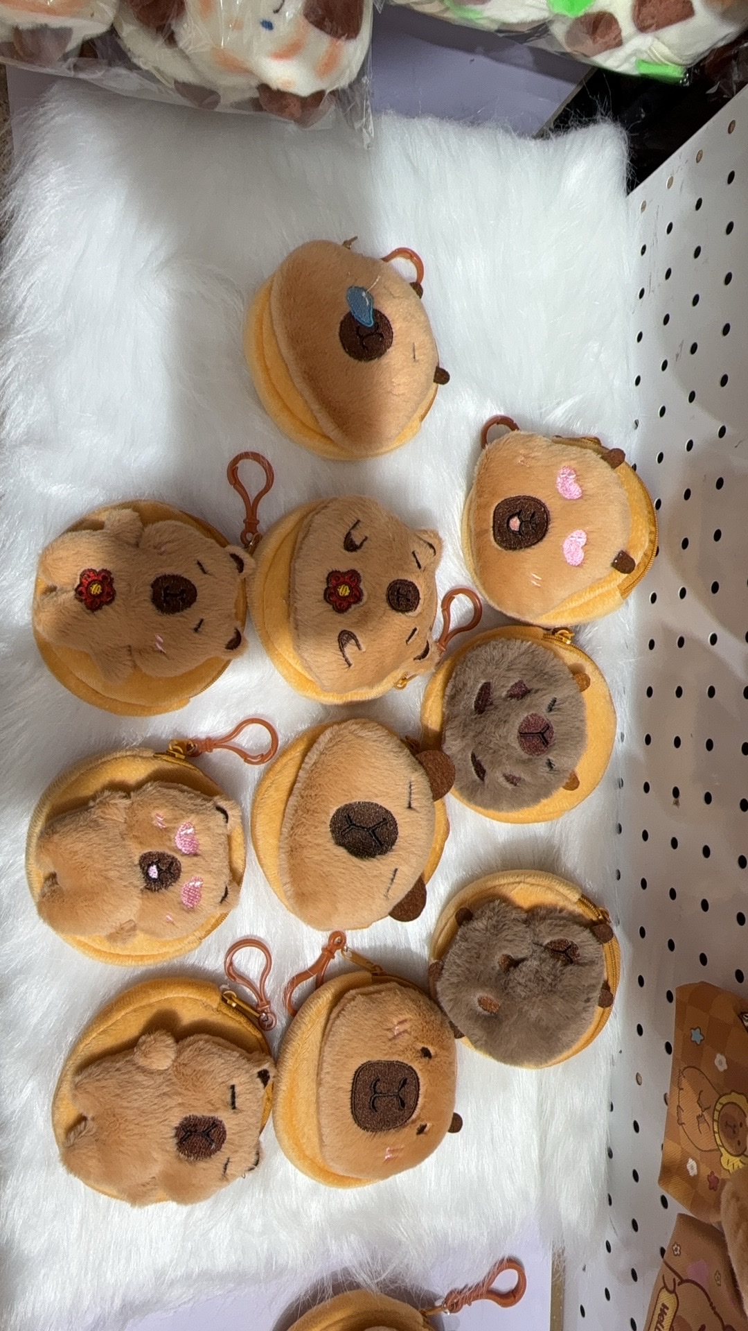 Kapibala Zizi Jiao pendant keychain, a popular Xiaohongshu keychain