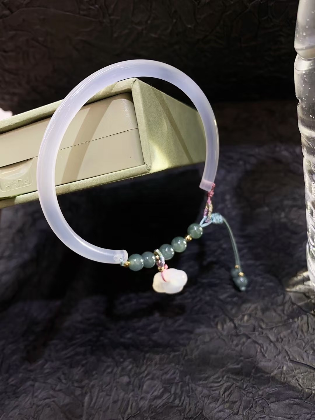 天然玉髓半镯        蓝水翡翠 绳结玉髓锁 水晶手串 半打起批详情图4