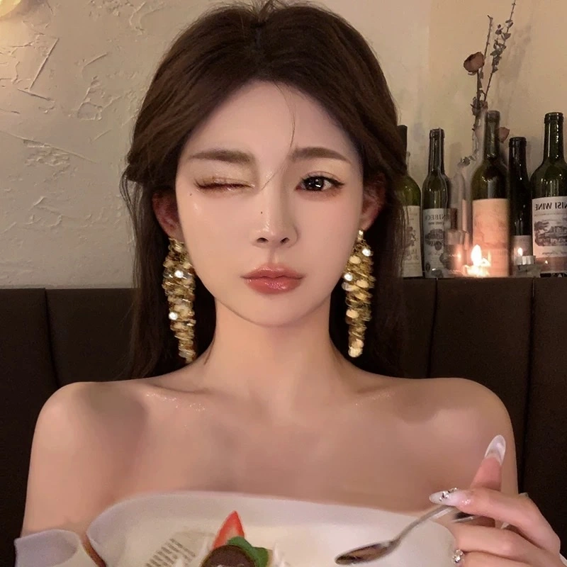 Niche design, high-end feel, metal sequined tassel earrings, women's light luxury, fashionable and versatile, 2025 new trendy earrings and accessories, titanium and steel mixed ear studs, ear studs, titanium and steel ear stud accessories, accessories detail image 1