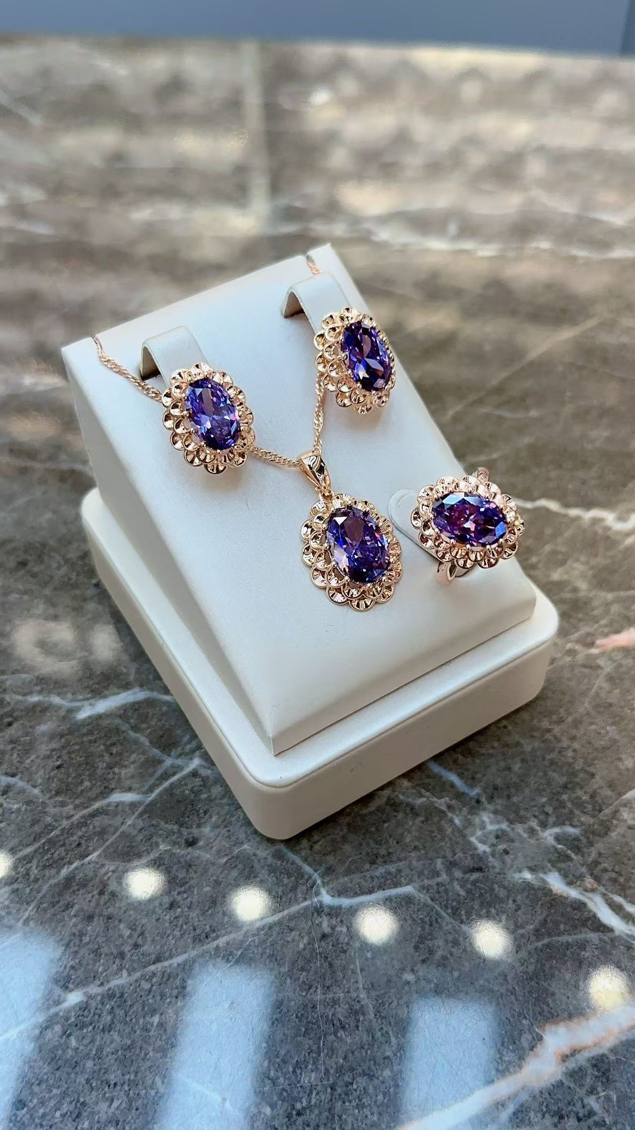 Gulkina Xinjiang Russian purple gold horse eye oval ruby earrings, rose gold patterned hollowed-out earrings, women's jewelry set, zircon bracelet detail image 2