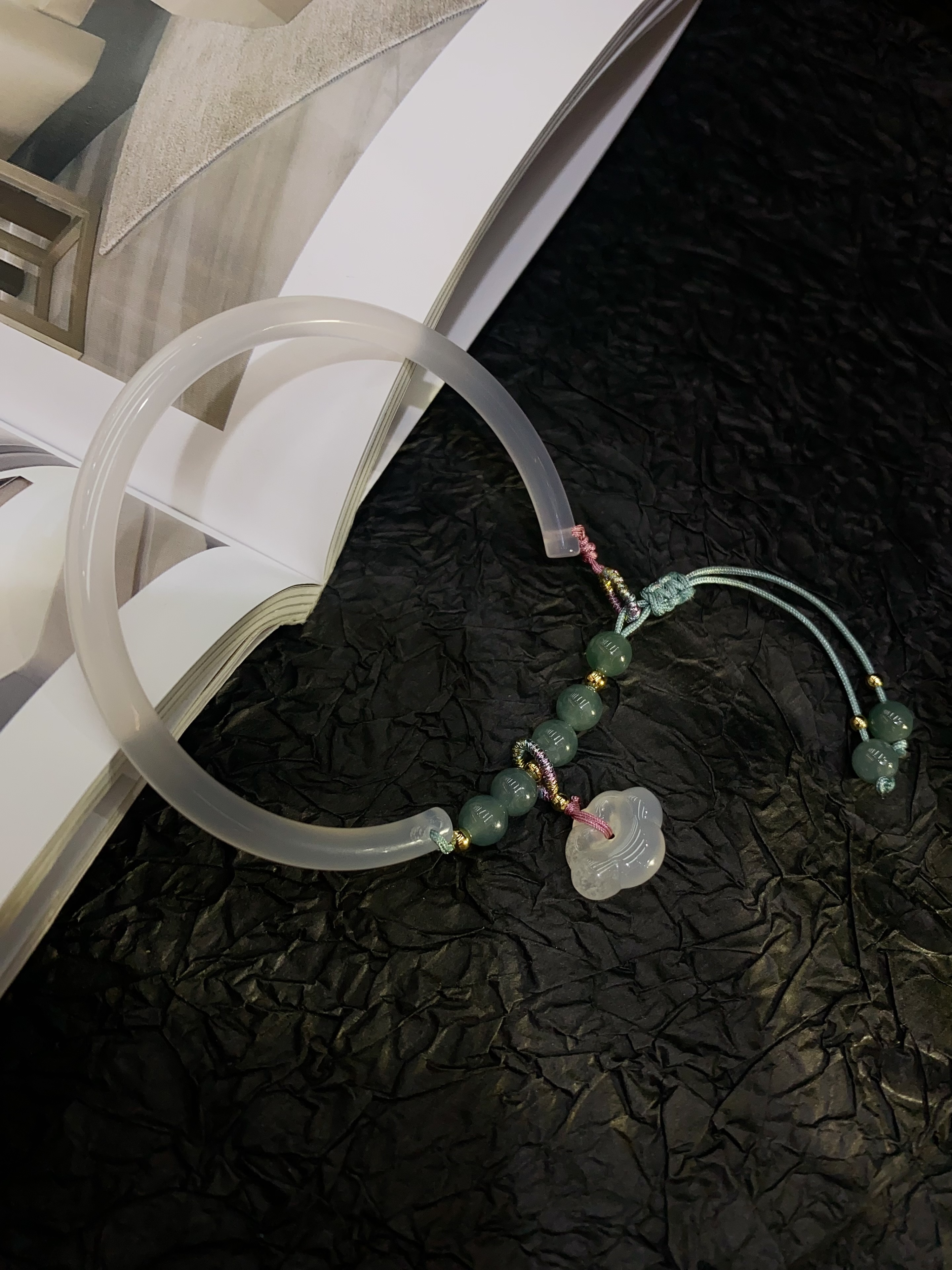 天然玉髓半镯        蓝水翡翠 绳结玉髓锁 水晶手串 半打起批