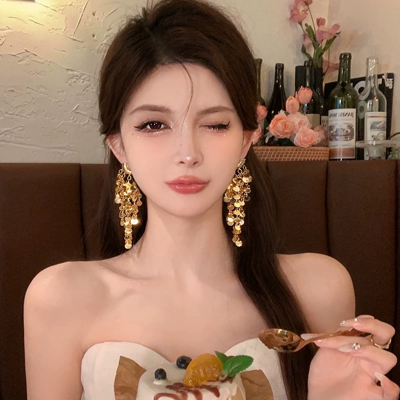 Niche design, high-end feel, metal sequined tassel earrings, women's light luxury, fashionable and versatile, 2025 new trendy earrings and accessories, titanium and steel mixed ear studs, ear studs, titanium and steel ear stud accessories, accessories Specification image