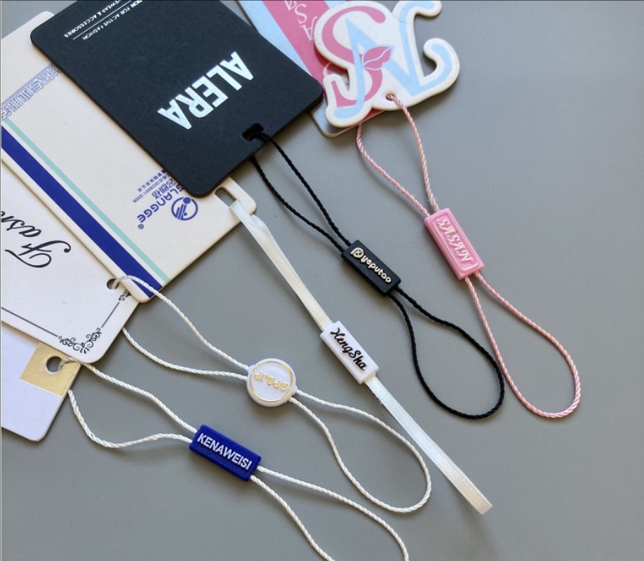 A clothing store specializing in the production of high-end tag cards for both men's and women's clothing in stock