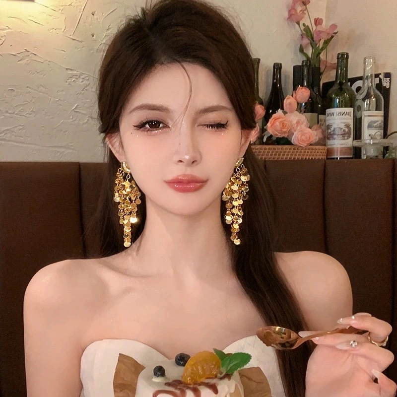 Niche design, high-end feel, metal sequined tassel earrings, women's light luxury, fashionable and versatile, 2025 new trendy earrings and accessories, titanium and steel mixed ear studs, ear studs, titanium and steel ear stud accessories, accessories detail image 3