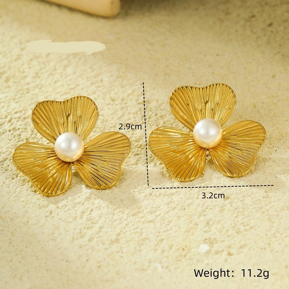 Wholesale of versatile European and American inS-style petal-shaped, pearl-inlaid stainless steel, 18K gold-plated stud earrings and other fashionable accessories for cross-border purchase detail image 5