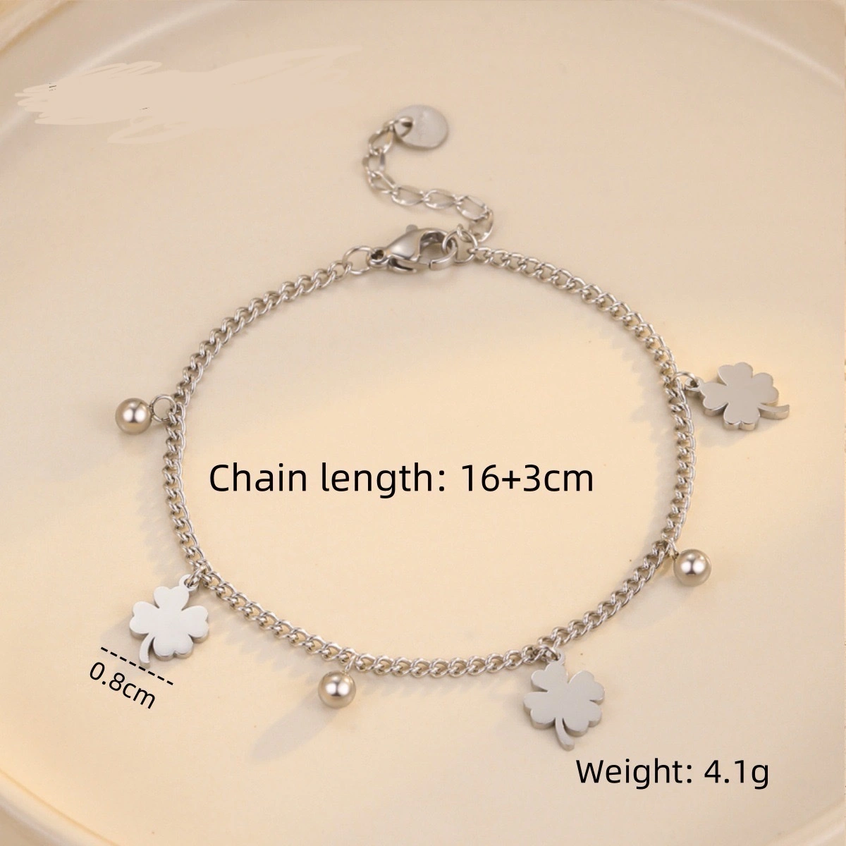 This is a rare and high-end European and American four-leaf clover bracelet that does not fade. It is made of titanium steel and is a versatile and personalized stainless steel jewelry detail image 6
