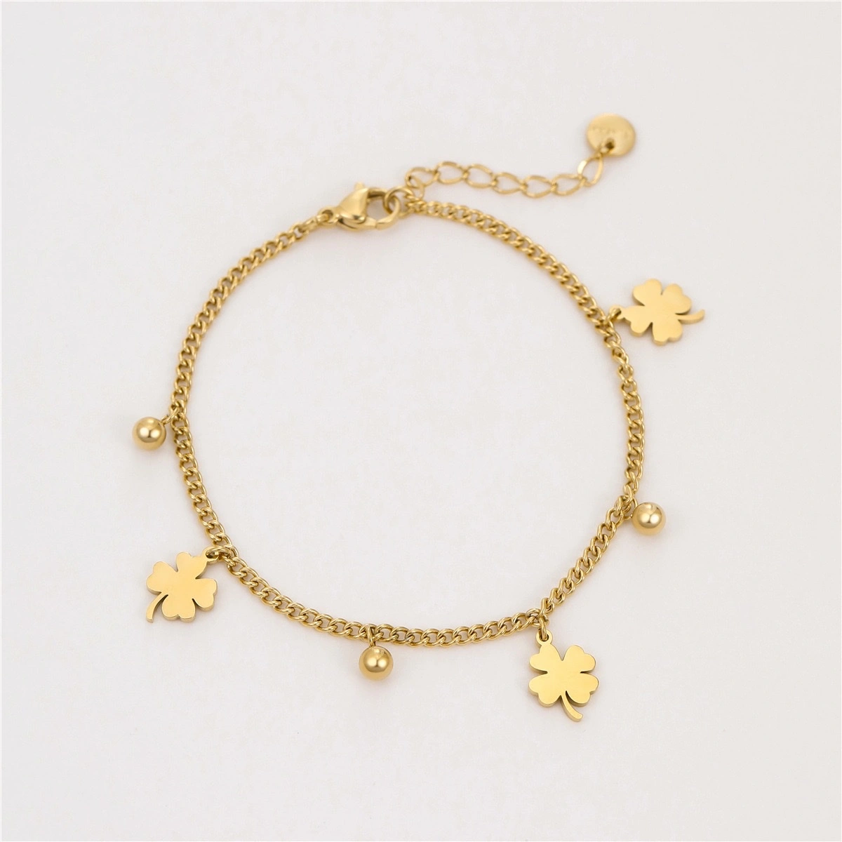 This is a rare and high-end European and American four-leaf clover bracelet that does not fade. It is made of titanium steel and is a versatile and personalized stainless steel jewelry detail image 7