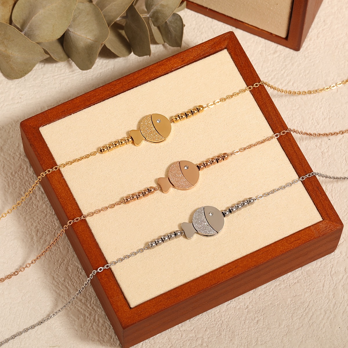 韩式ins风可爱甜美手工串珠亲嘴小鱼单钻脚链女钛钢金色脚饰不锈钢饰品产品图