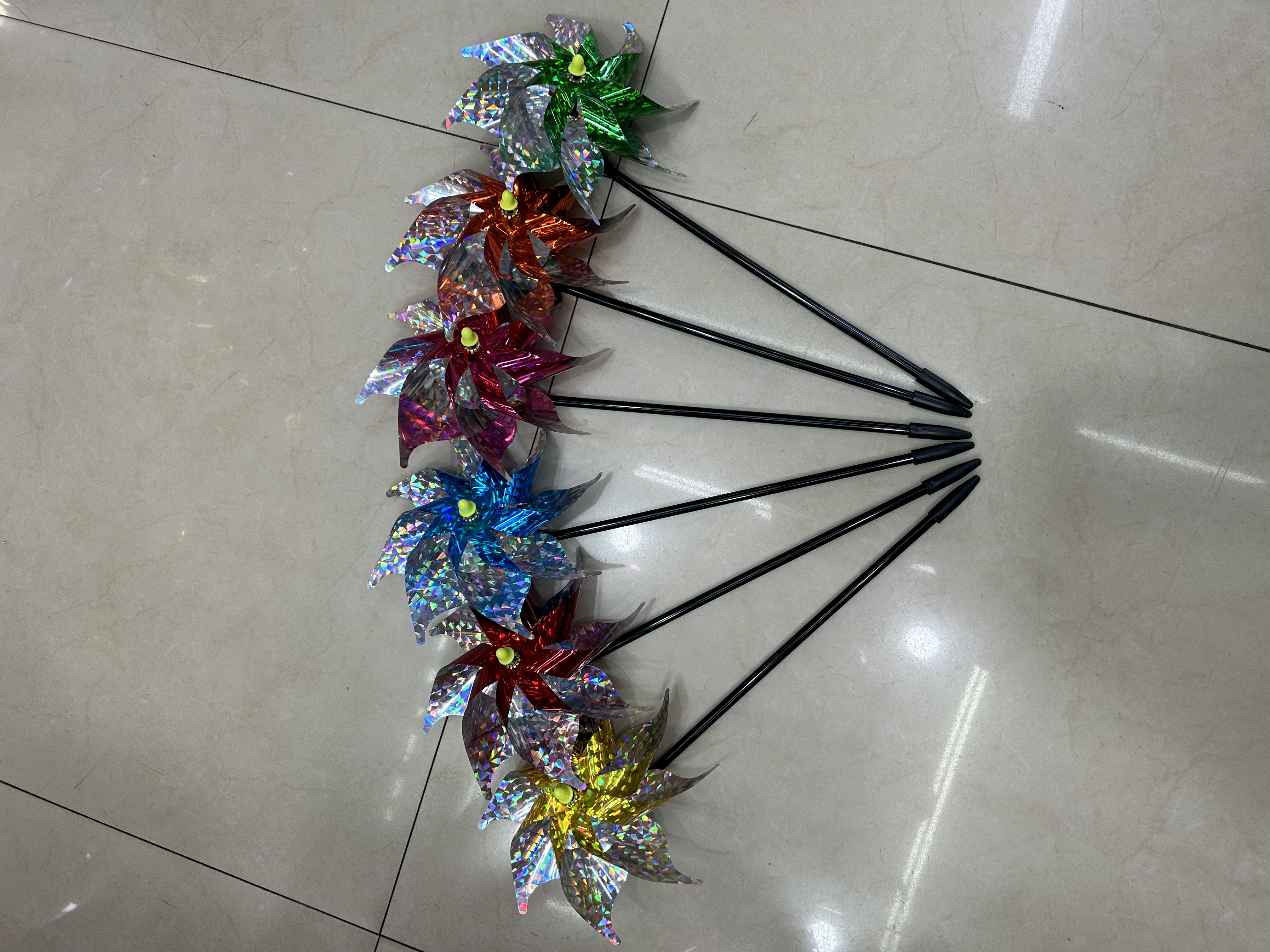 ١٨ طاحونة هوائية زجاجية مزوَّدة بعجلات مزوَّدة بالألوان details Picture