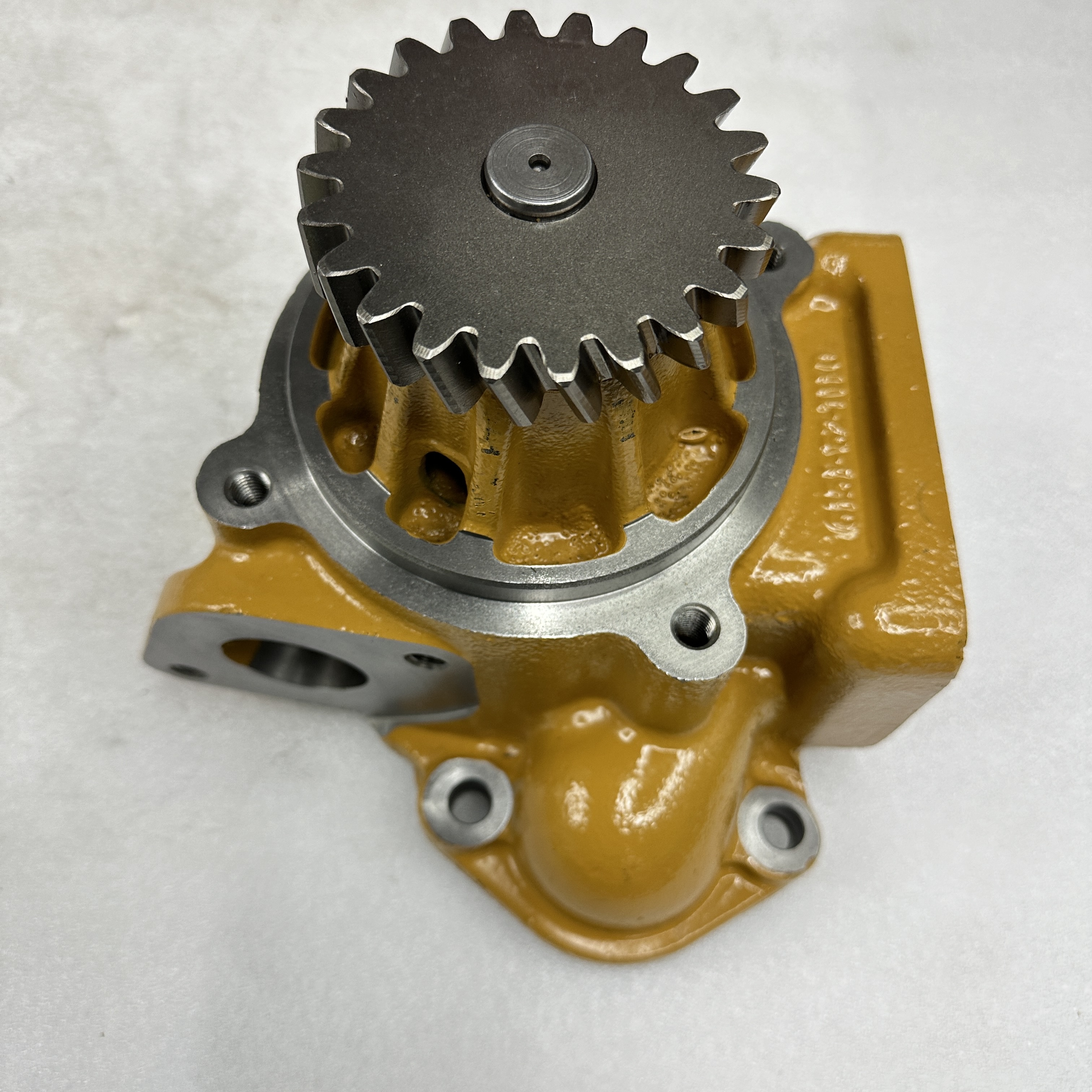تنطبق قطع غيار المركبات الهندسية على مضخة تبريد 6151-62-1101 فيما يتعلق بمحرك كوماتسو 6D125 5.
