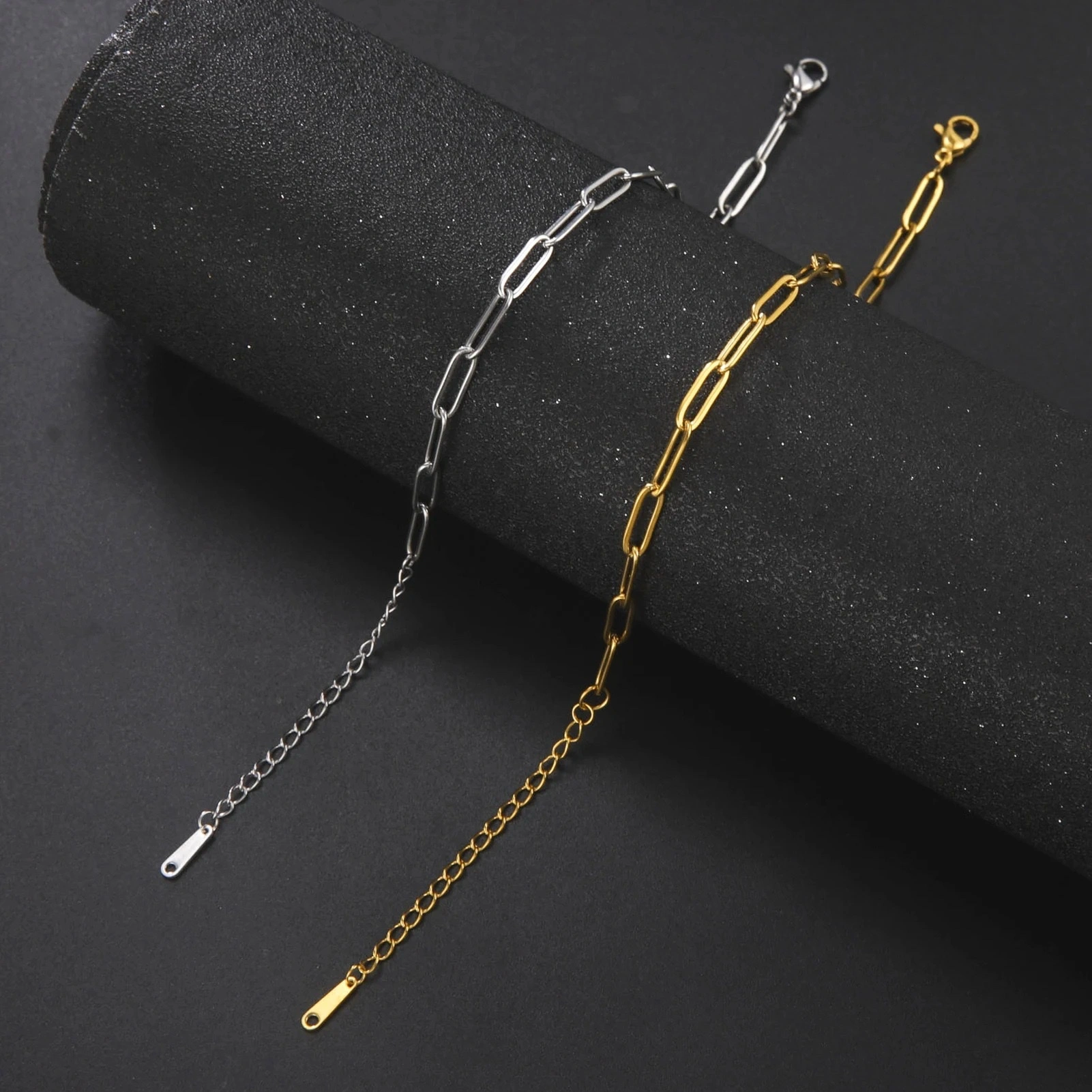 European and American jewelry, stainless steel flat and long paper clips, chain bracelets, gold ladies' simple and individual jewelry wholesale, titanium steel detail image 4