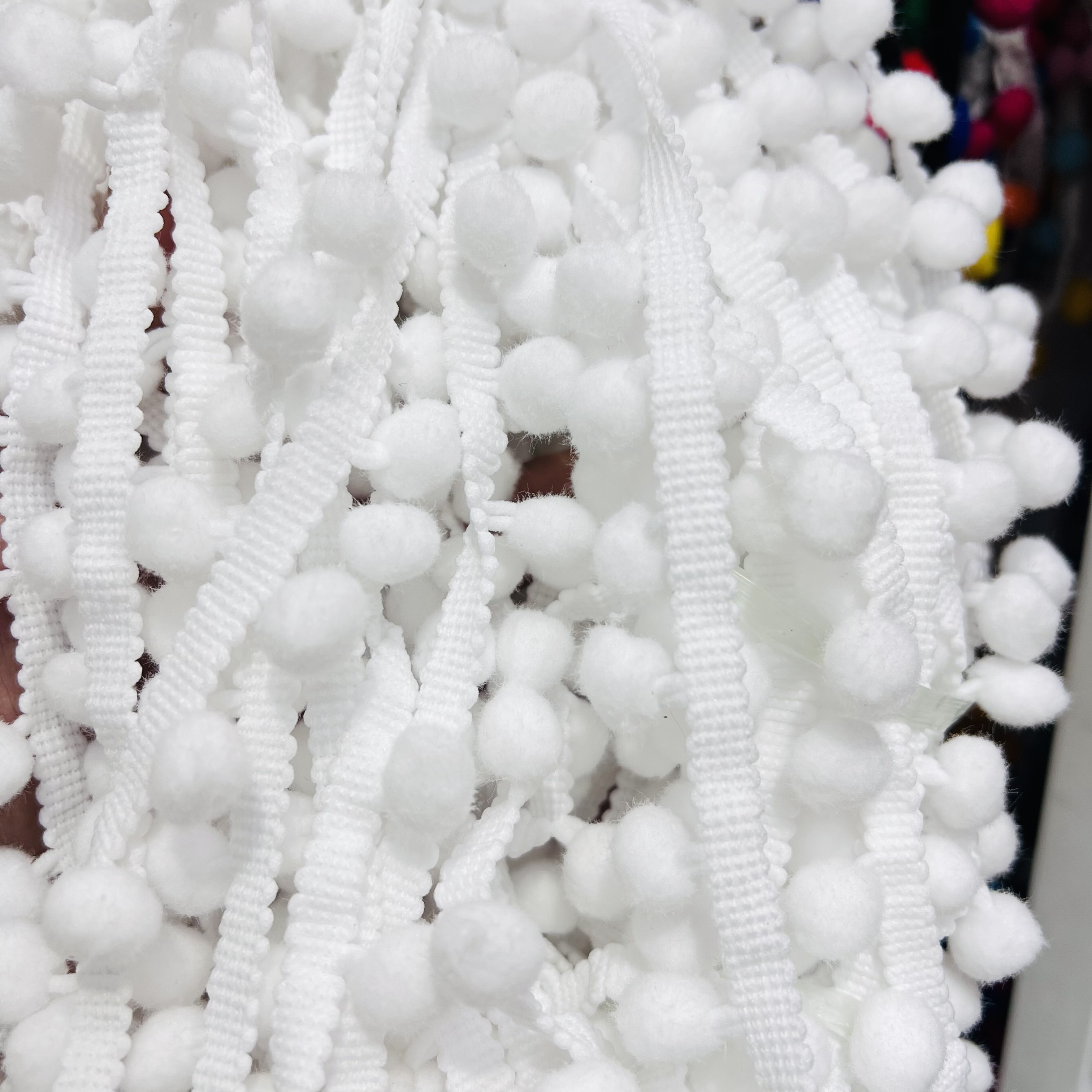 Encaje de bolas de pelo teñido de satén estampado teñido adornos colgantes encaje de bolas accesorios decorativos DIY materiales hechos a mano 7 colores encaje de bolas de arboles diseño decoración creativa para el hogar detail image 1