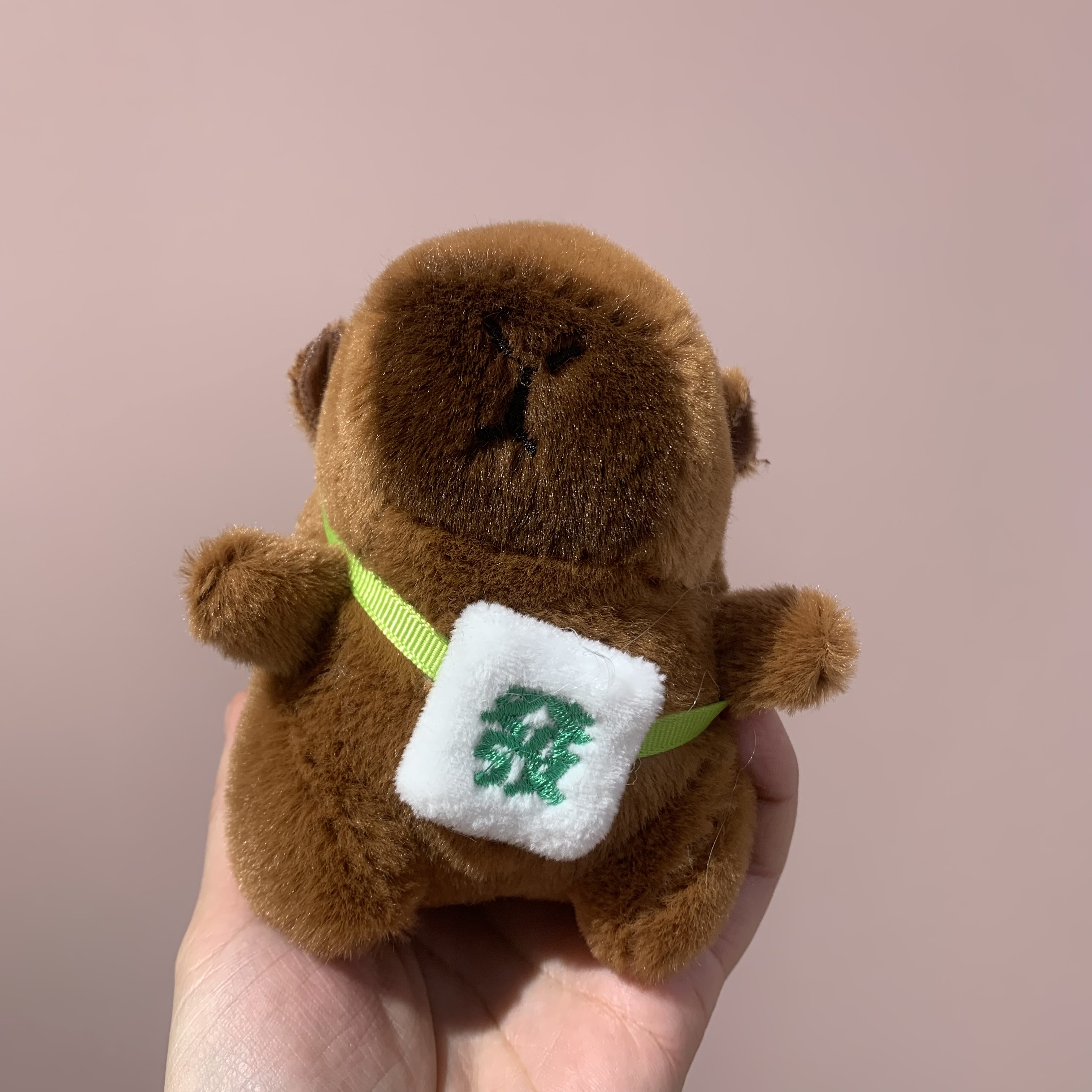 麻将背包水豚 发财挂件 毛绒玩具棉花娃娃小挂件 软质毛绒挂件 可爱卡通形象 车载装饰品 安全无毒材质详情图2