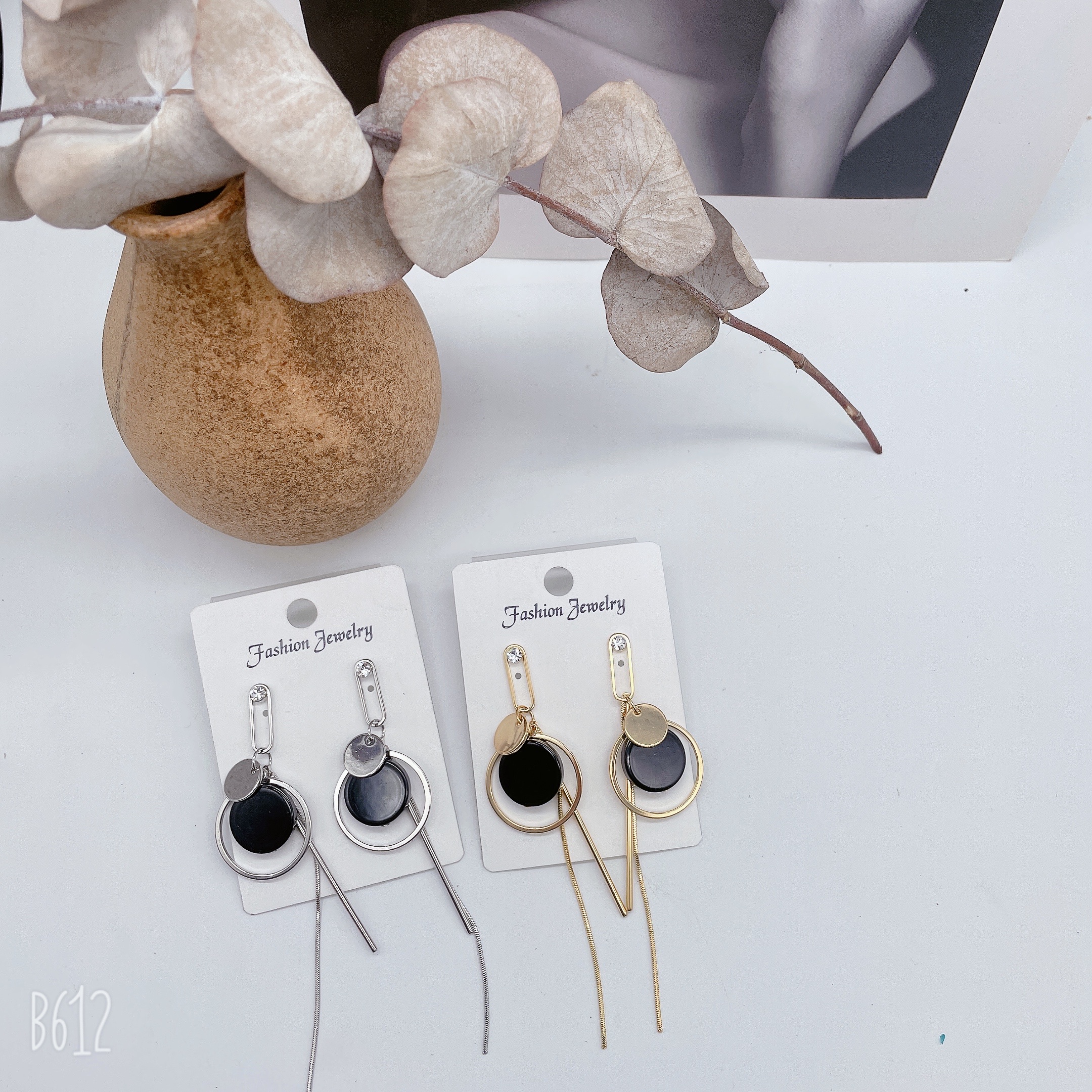 Tassel earrings exude a sophisticated and elegant charm. Round face slimming earrings. French internet-famous light luxury earrings, a bestseller in 2025 detail image 2