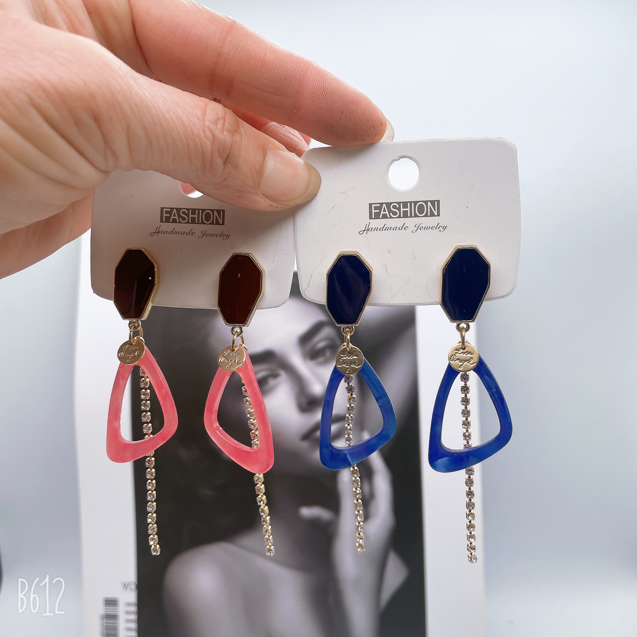 High-end earrings 2025 new bestsellers, exaggerated and trendy to show off faces, long ear studs, long and elegant earrings made of colorful acetic acid plates Item Picture