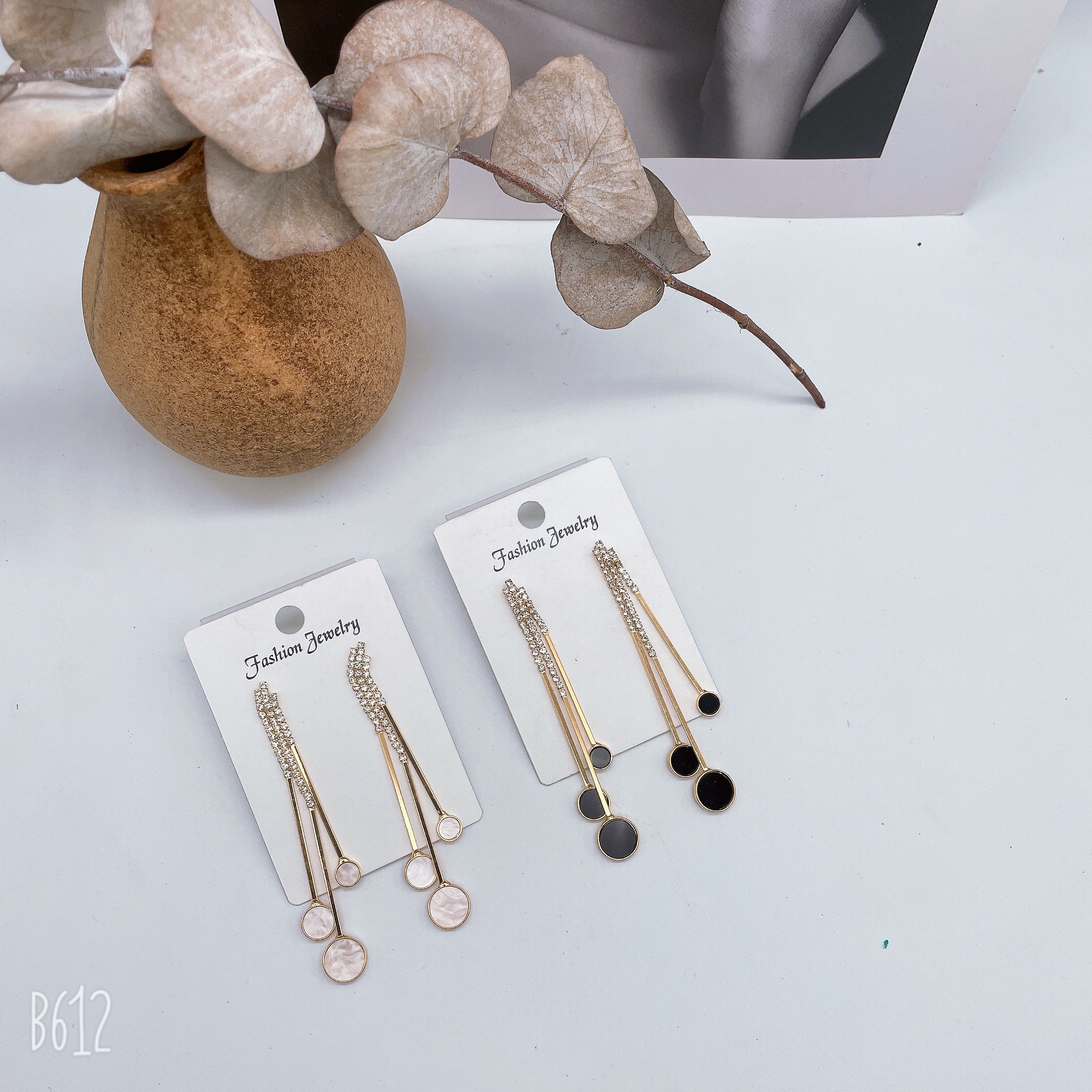 Tassel earrings exude a sophisticated and elegant charm. Round face slimming earrings. French internet-famous light luxury earrings, a bestseller in 2025