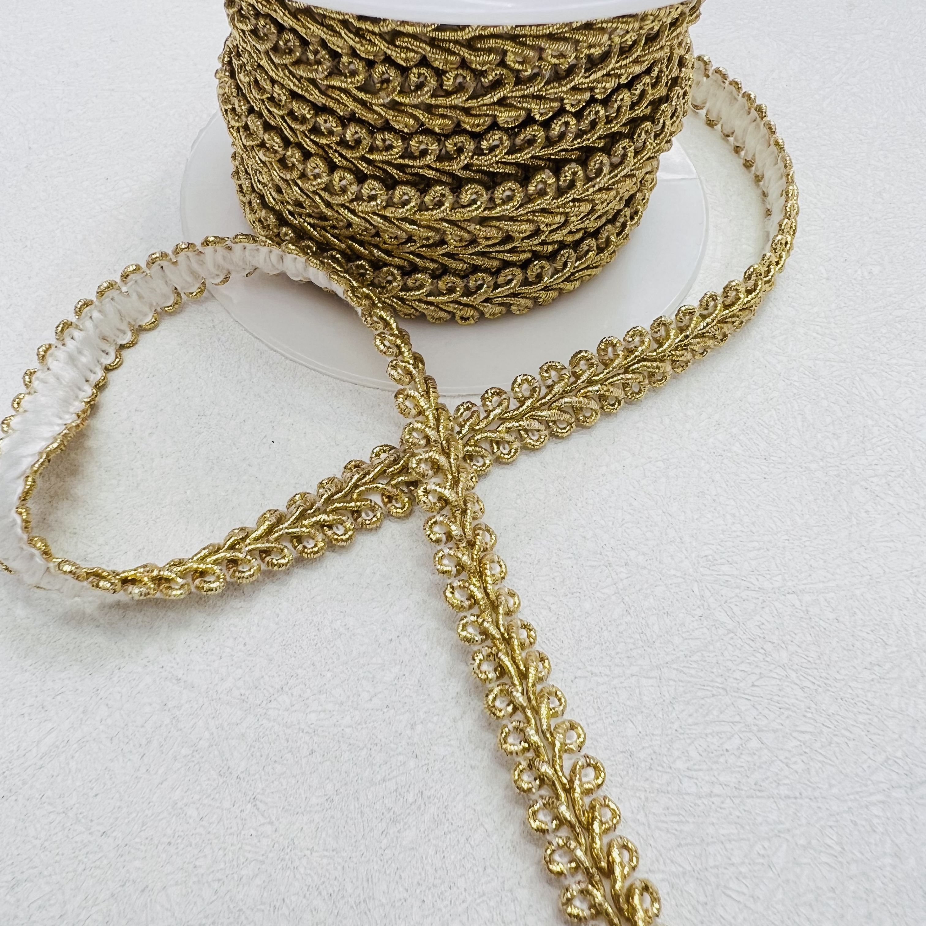 Human-shaped edge centipede lace decorative fabric, handcrafted DIY lace accessories, exquisite and delicate lace design, high-end sewing material Application Scenario