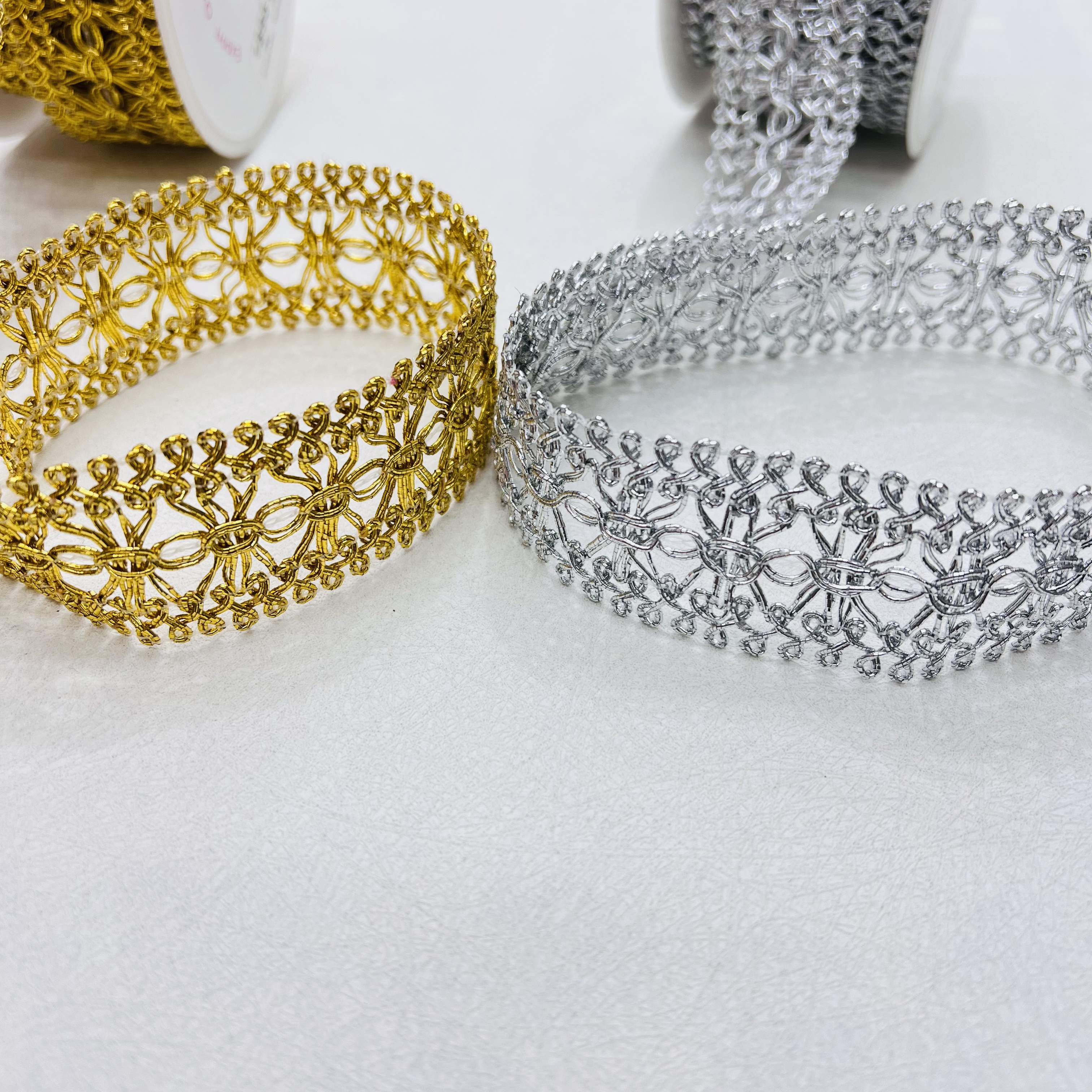 Hollowed-out hanging decorative lace trim, lace trim decorative fabric, DIY handcrafted material, beautiful and durable Application Scenario