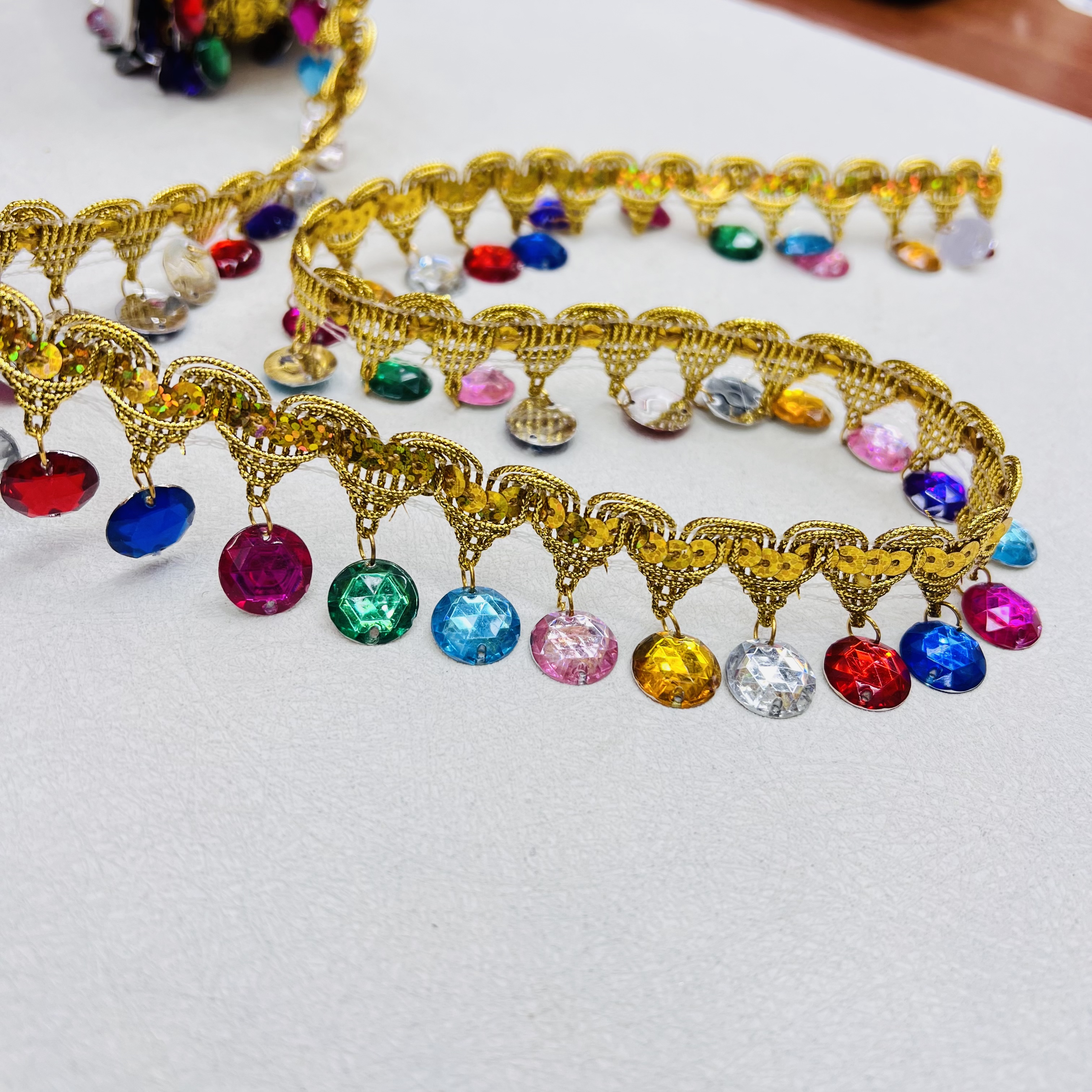 Piezas de cuentas pequeñas joyas grúas redondas taladro con flecos encaje adornos accesorios paño de alta calidad material de bricolaje hecho a mano delicado diseño de encaje hermoso y duradero detail image 3