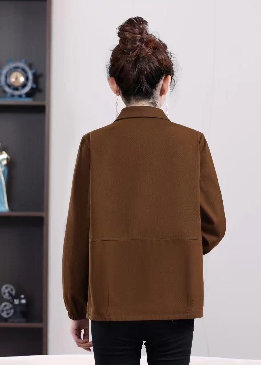 New arrivals: Spring/Autumn 2025 Women's khaki long-sleeved tops for fashionable middle-aged wear, available in sizes from XL to 5XL Application Scenario