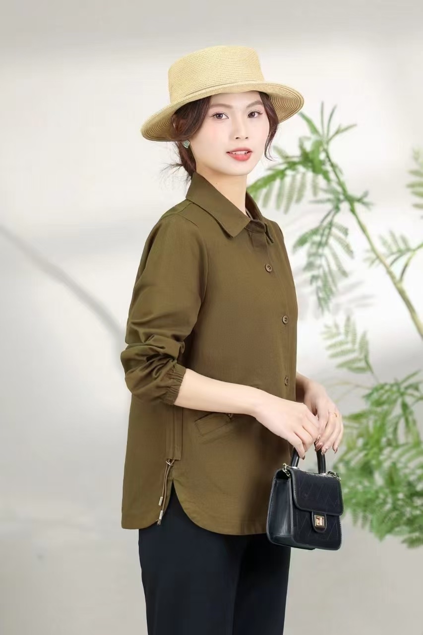 New arrivals: Spring/Autumn 2025 Women's khaki long-sleeved tops for fashionable middle-aged wear, available in sizes from XL to 5XL detail image 2