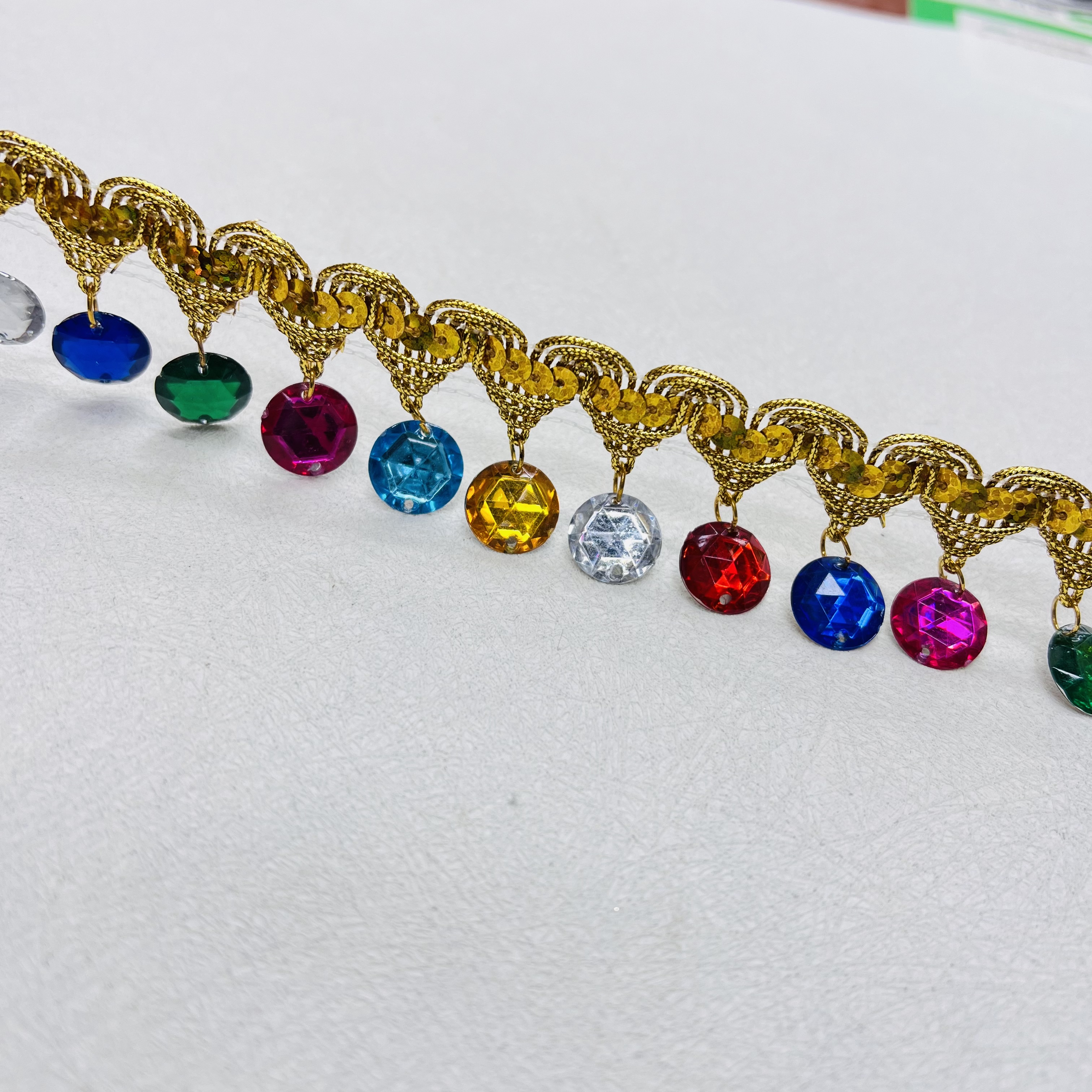 Piezas de cuentas pequeñas joyas grúas redondas taladro con flecos encaje adornos accesorios paño de alta calidad material de bricolaje hecho a mano delicado diseño de encaje hermoso y duradero details Picture