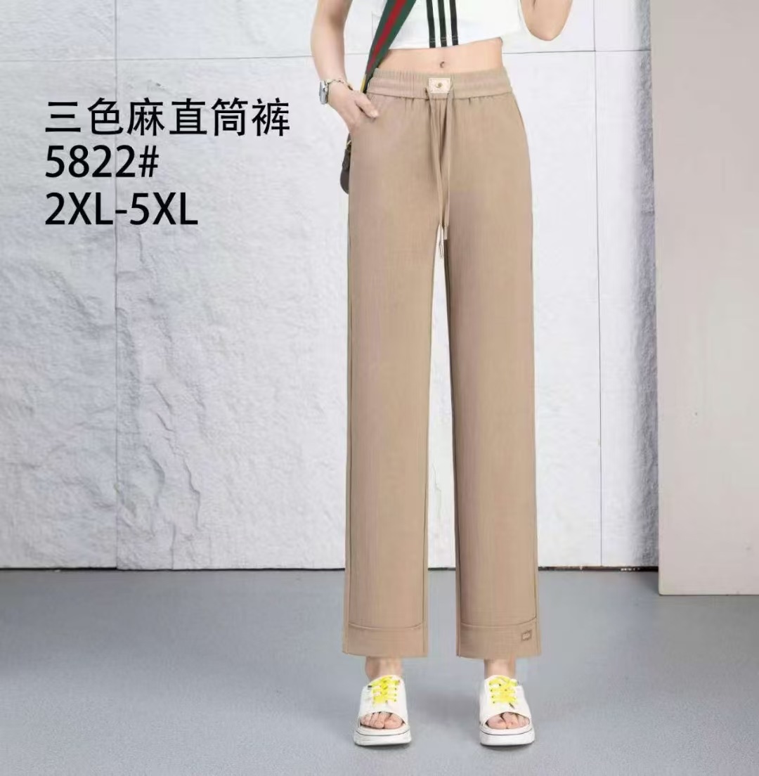 For the Spring and autumn of 2025, straight-leg women's pants are simple, height-enhancing, slimming, fashionable and trendy new women's wear. The sizes of these black and off-white pants range from 2XL to 5XL Application Scenario