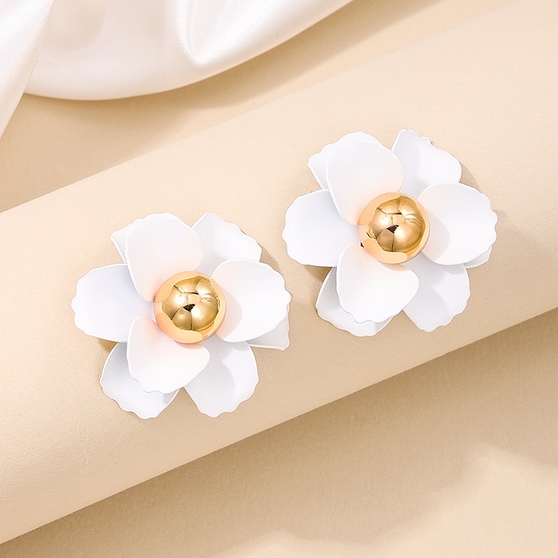 European and American spring sweet and fresh metal forest floral women's stud earrings, a versatile daily style detail image 5